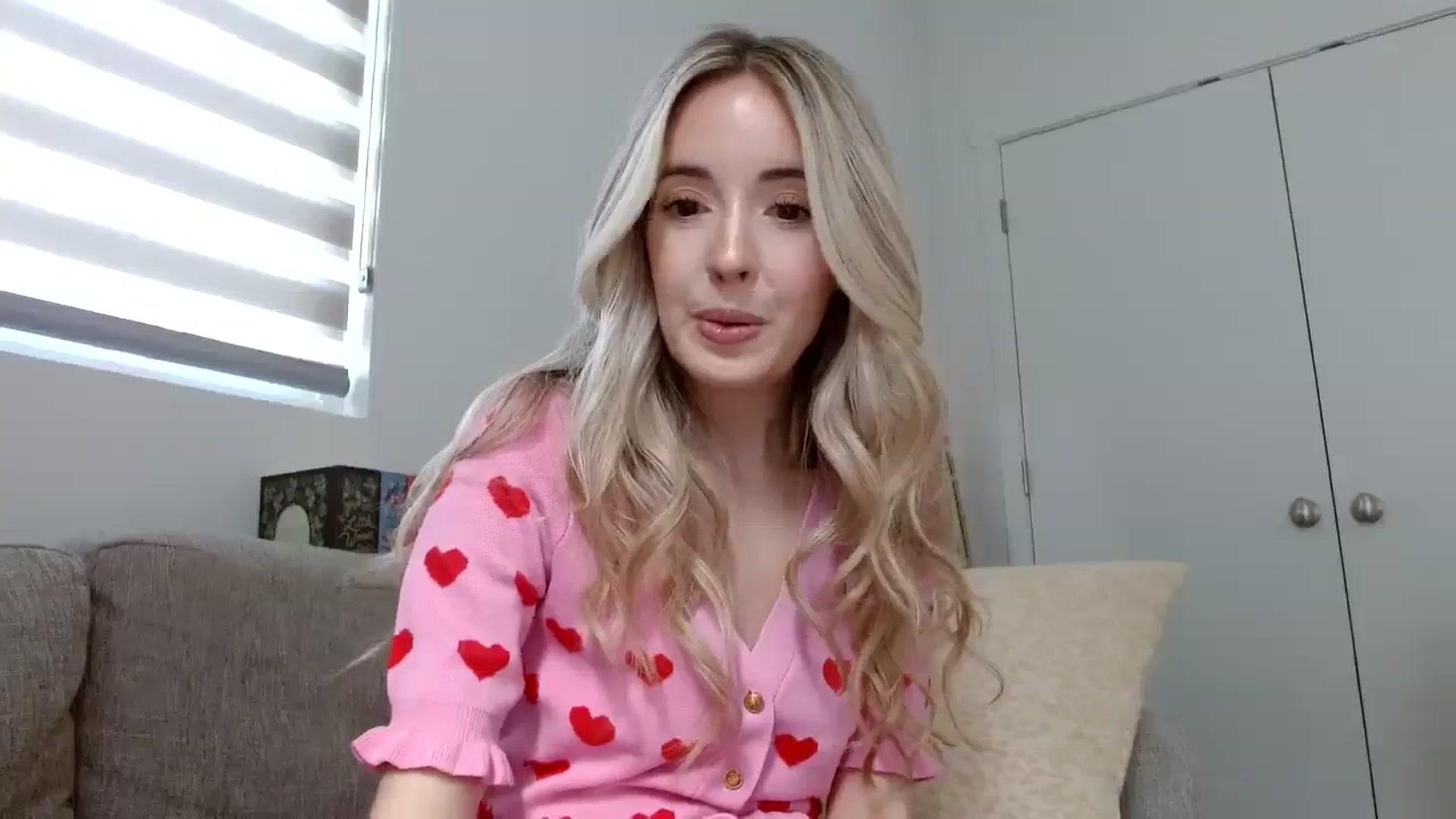 Gallery image thumbnail from Vegansoda's myfreecams stream on, 02/19/2024, 19:30 image 17 of 20
