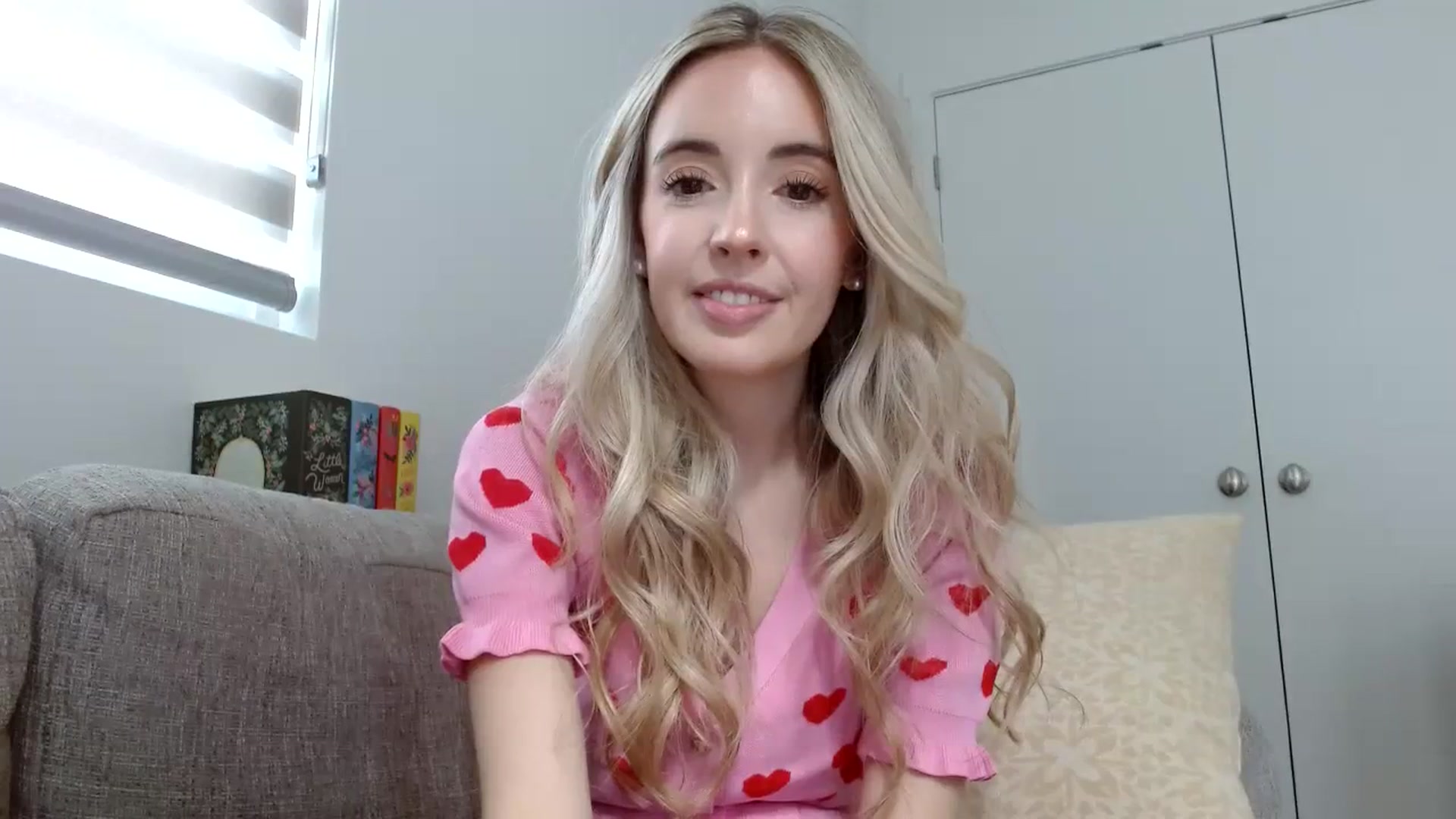Gallery image thumbnail from Vegansoda's myfreecams stream on, 02/19/2024, 19:30 image 9 of 20