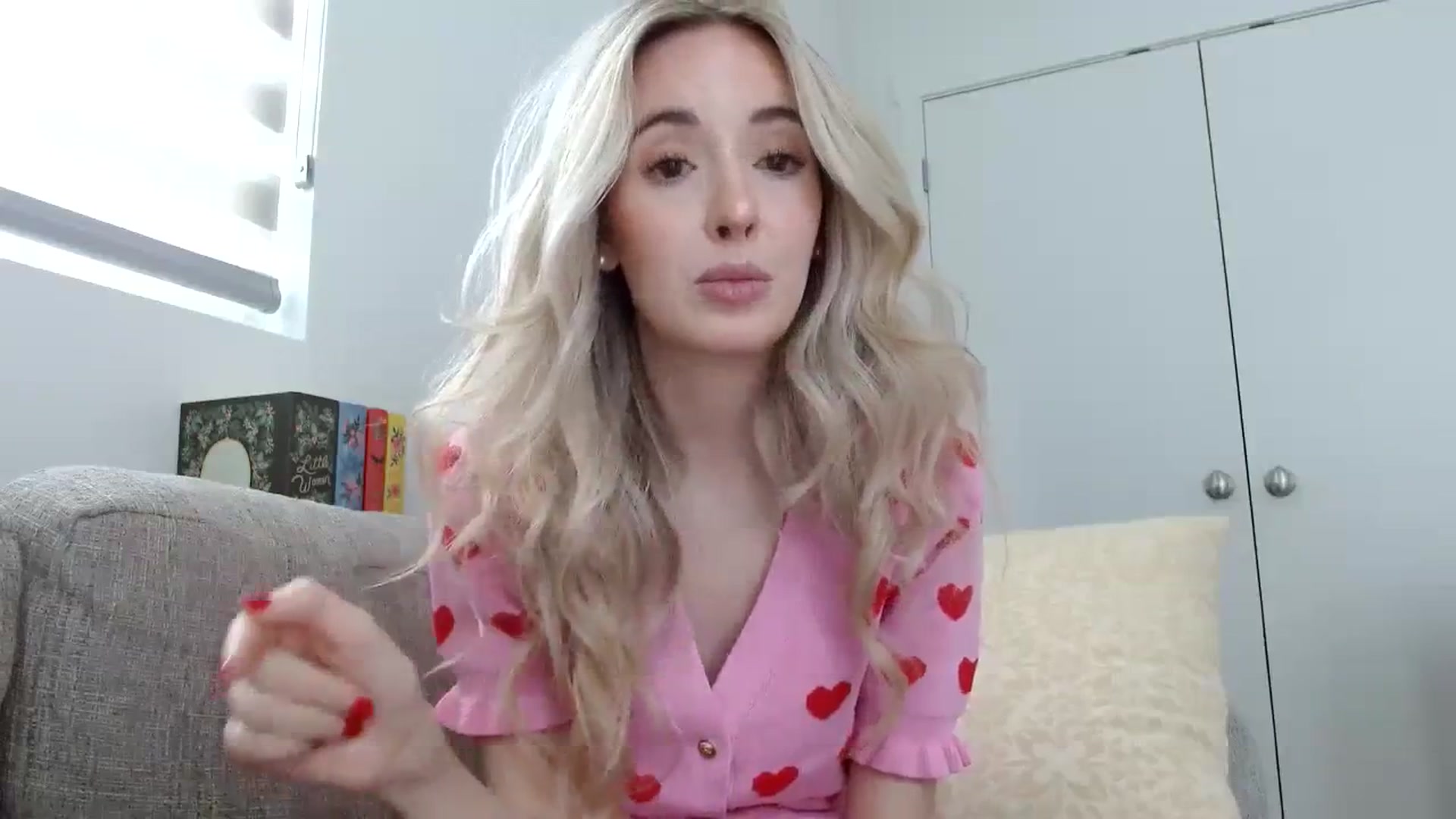 Gallery image thumbnail from Vegansoda's myfreecams stream on, 02/19/2024, 19:30 image 4 of 20