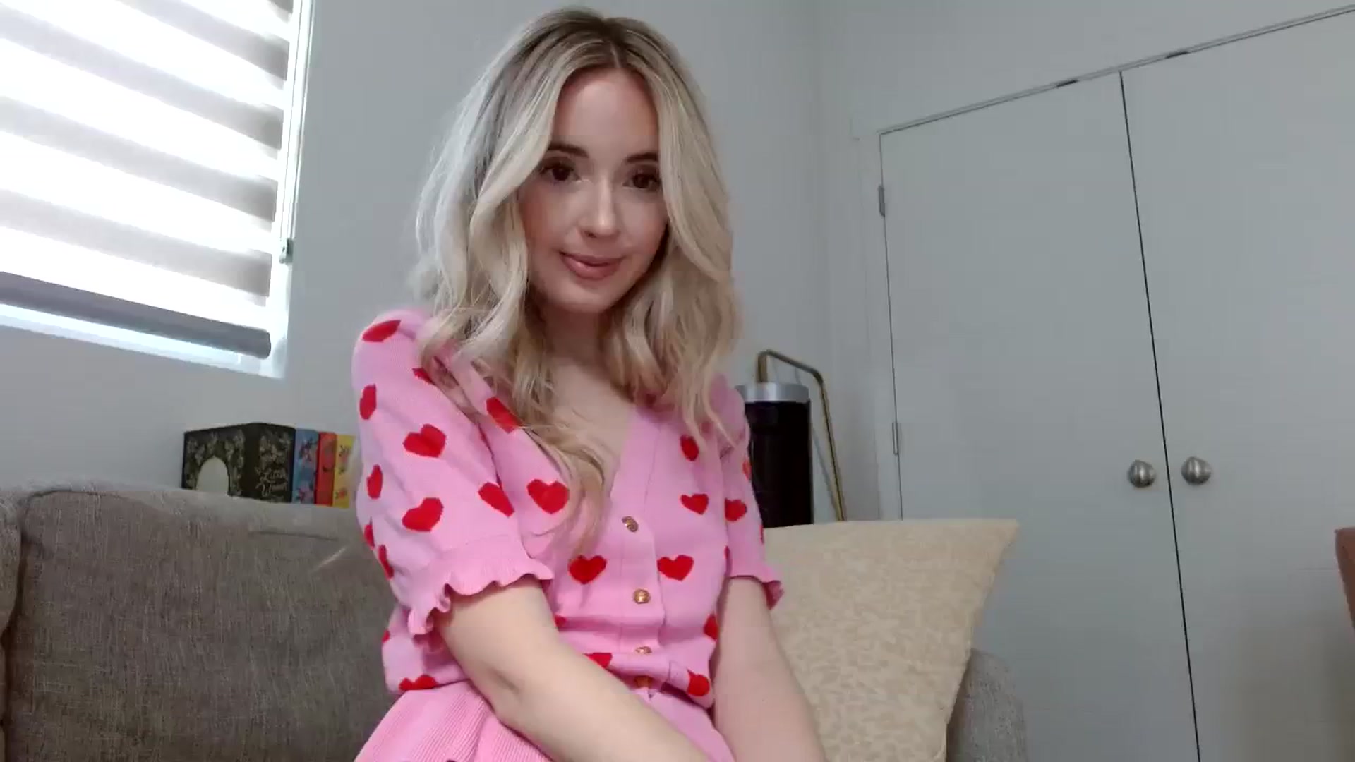 Gallery image thumbnail from Vegansoda's myfreecams stream on, 02/19/2024, 19:30 image 15 of 20