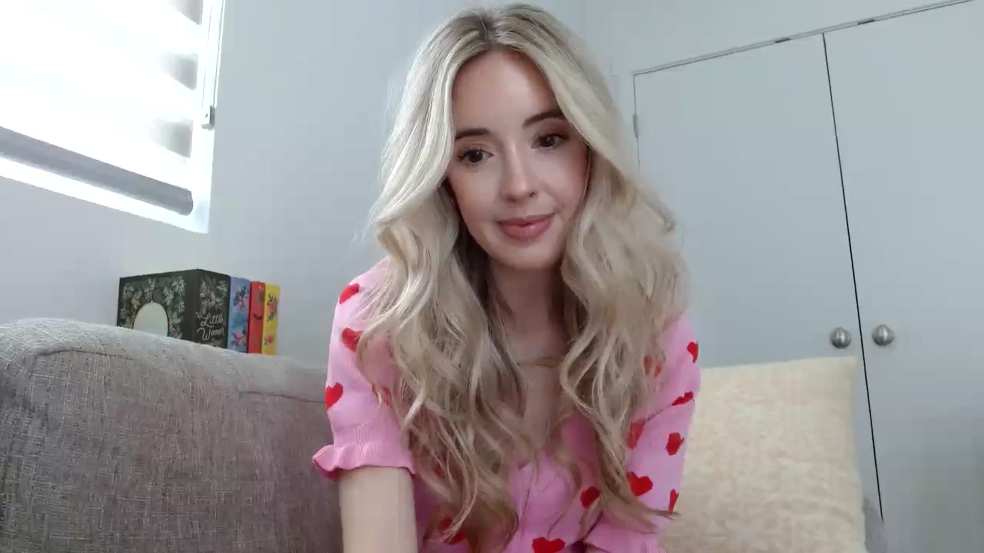 Gallery image thumbnail from Vegansoda's myfreecams stream on, 02/19/2024, 19:30 image 3 of 20
