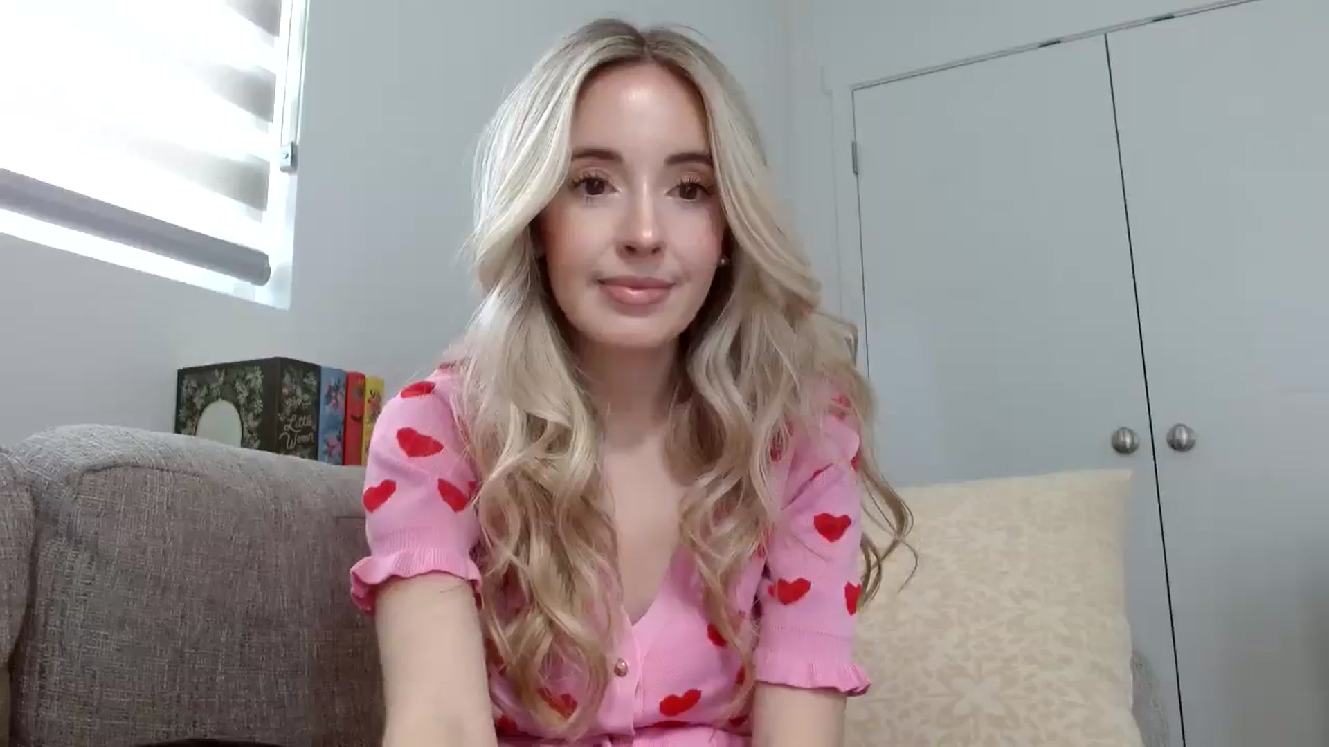 Gallery image thumbnail from Vegansoda's myfreecams stream on, 02/19/2024, 19:30 image 7 of 20