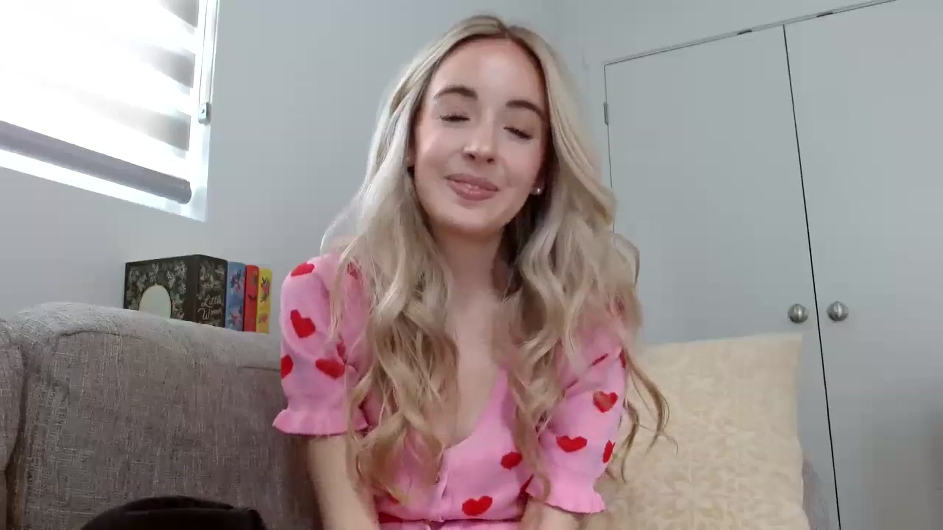 Gallery image thumbnail from Vegansoda's myfreecams stream on, 02/19/2024, 19:30 image 8 of 20