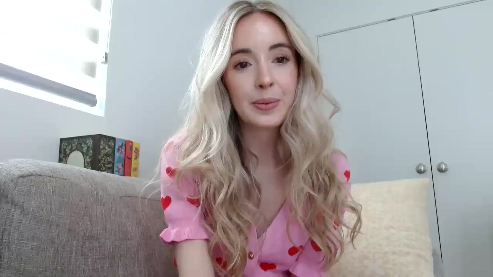Gallery image thumbnail from Vegansoda's myfreecams stream on, 02/19/2024, 19:30 image 2 of 20
