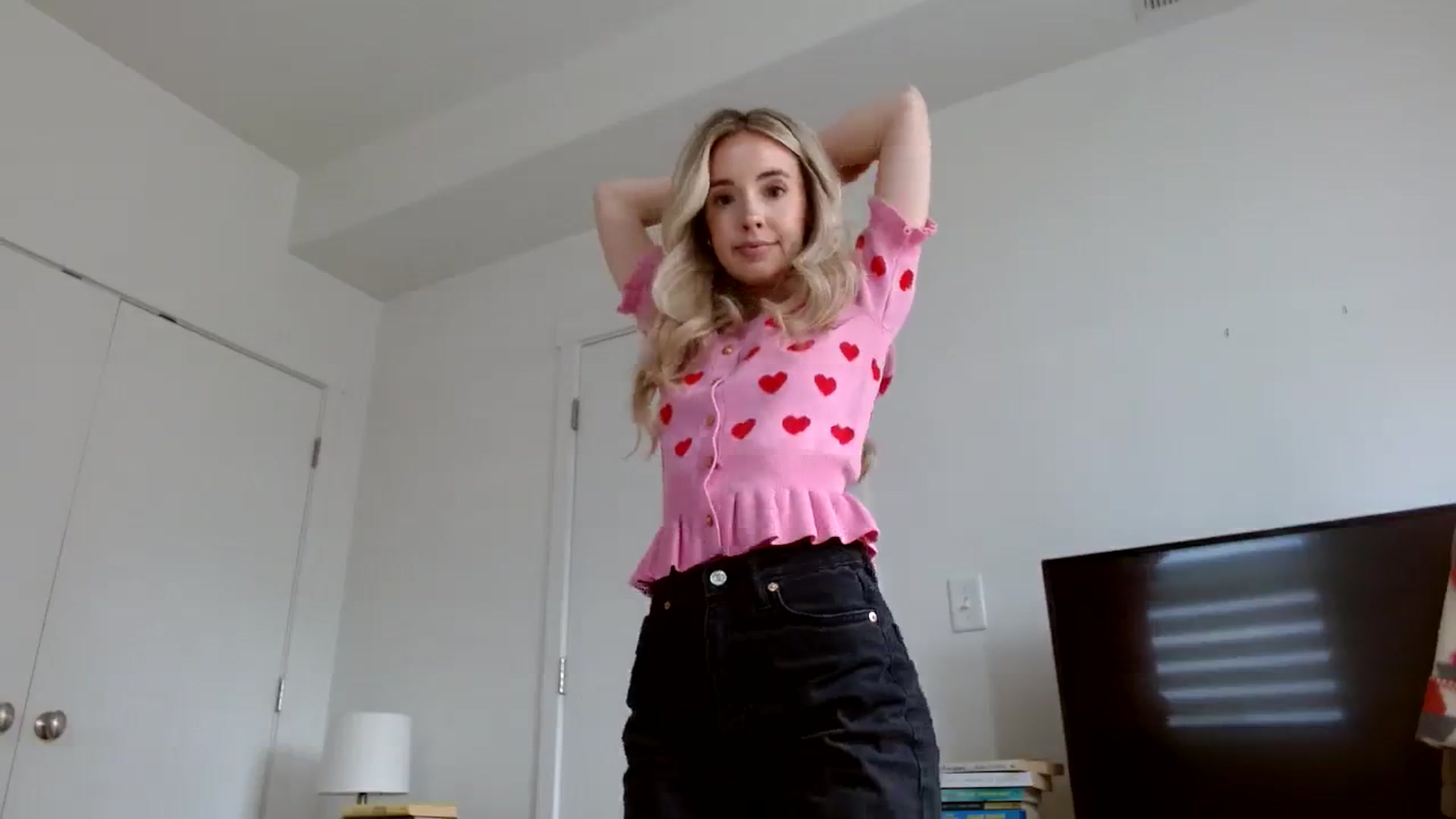 Gallery image thumbnail from Vegansoda's myfreecams stream on, 02/19/2024, 19:30 image 20 of 20