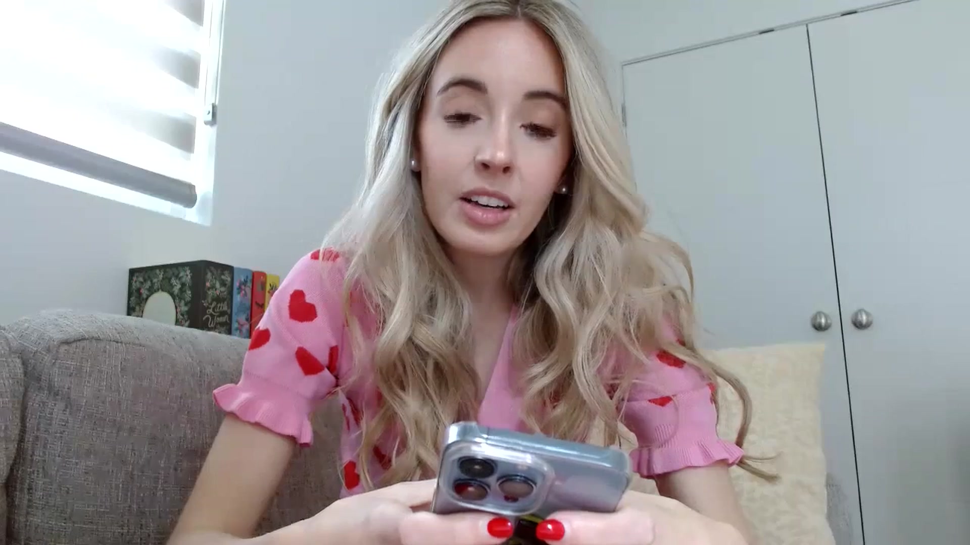 Gallery image thumbnail from Vegansoda's myfreecams stream on, 02/19/2024, 19:30 image 11 of 20