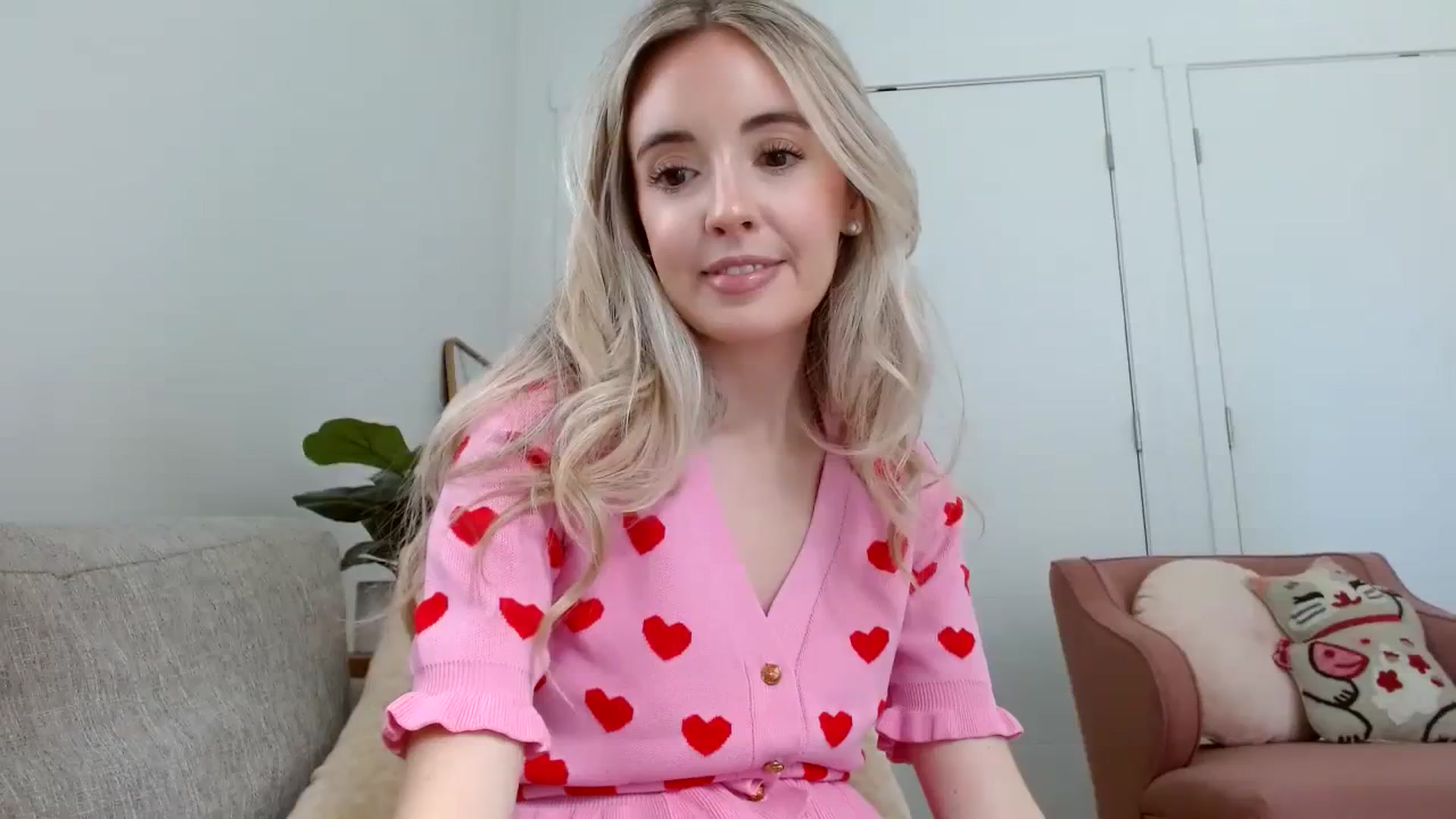 Gallery image thumbnail from Vegansoda's myfreecams stream on, 02/19/2024, 20:56 image 12 of 20