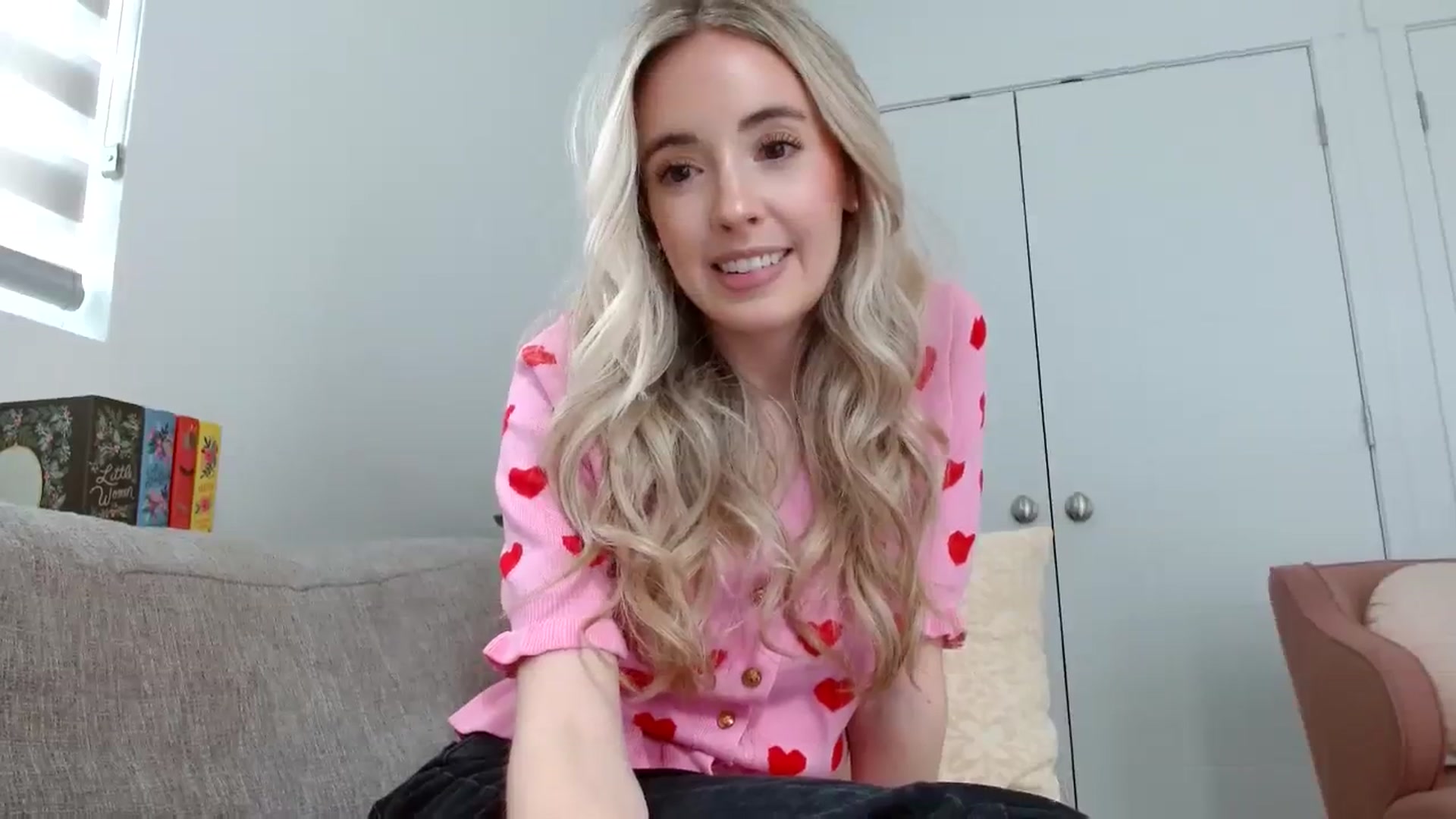 Gallery image thumbnail from Vegansoda's myfreecams stream on, 02/19/2024, 20:56 image 7 of 20