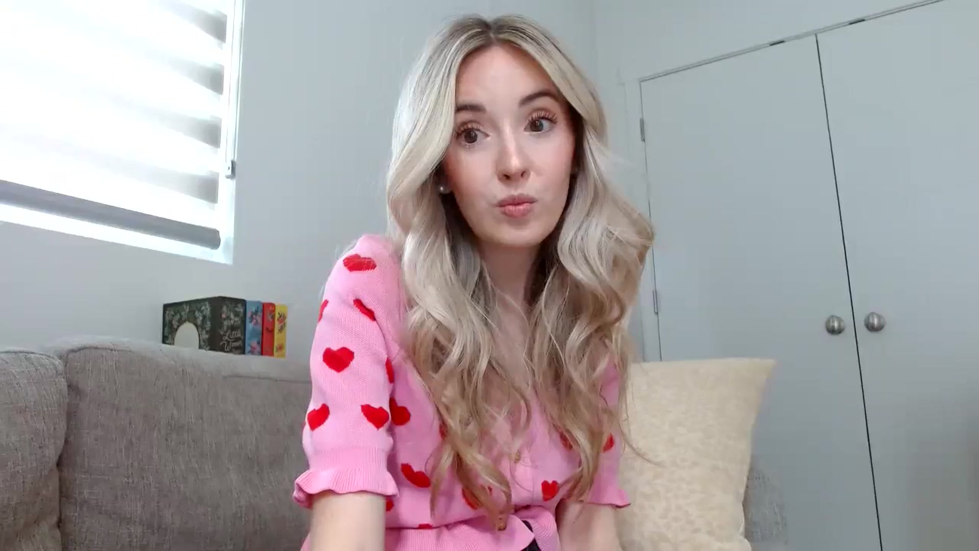 Gallery image thumbnail from Vegansoda's myfreecams stream on, 02/19/2024, 20:56 image 3 of 20