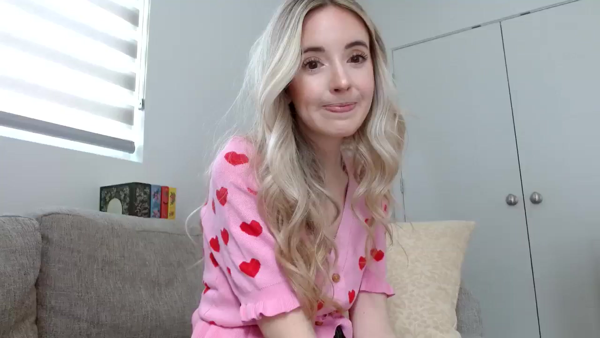 Gallery image thumbnail from Vegansoda's myfreecams stream on, 02/19/2024, 20:56 image 1 of 20