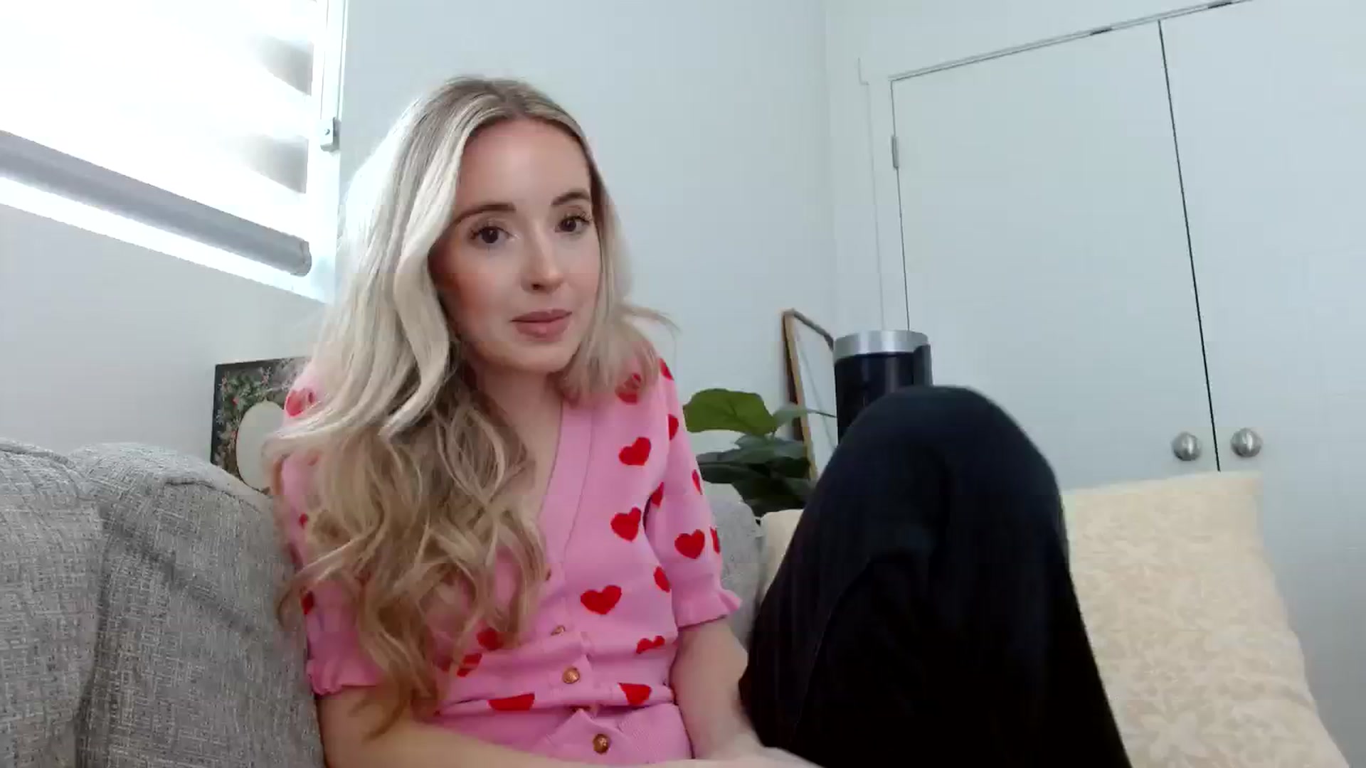Gallery image thumbnail from Vegansoda's myfreecams stream on, 02/19/2024, 20:56 image 10 of 20