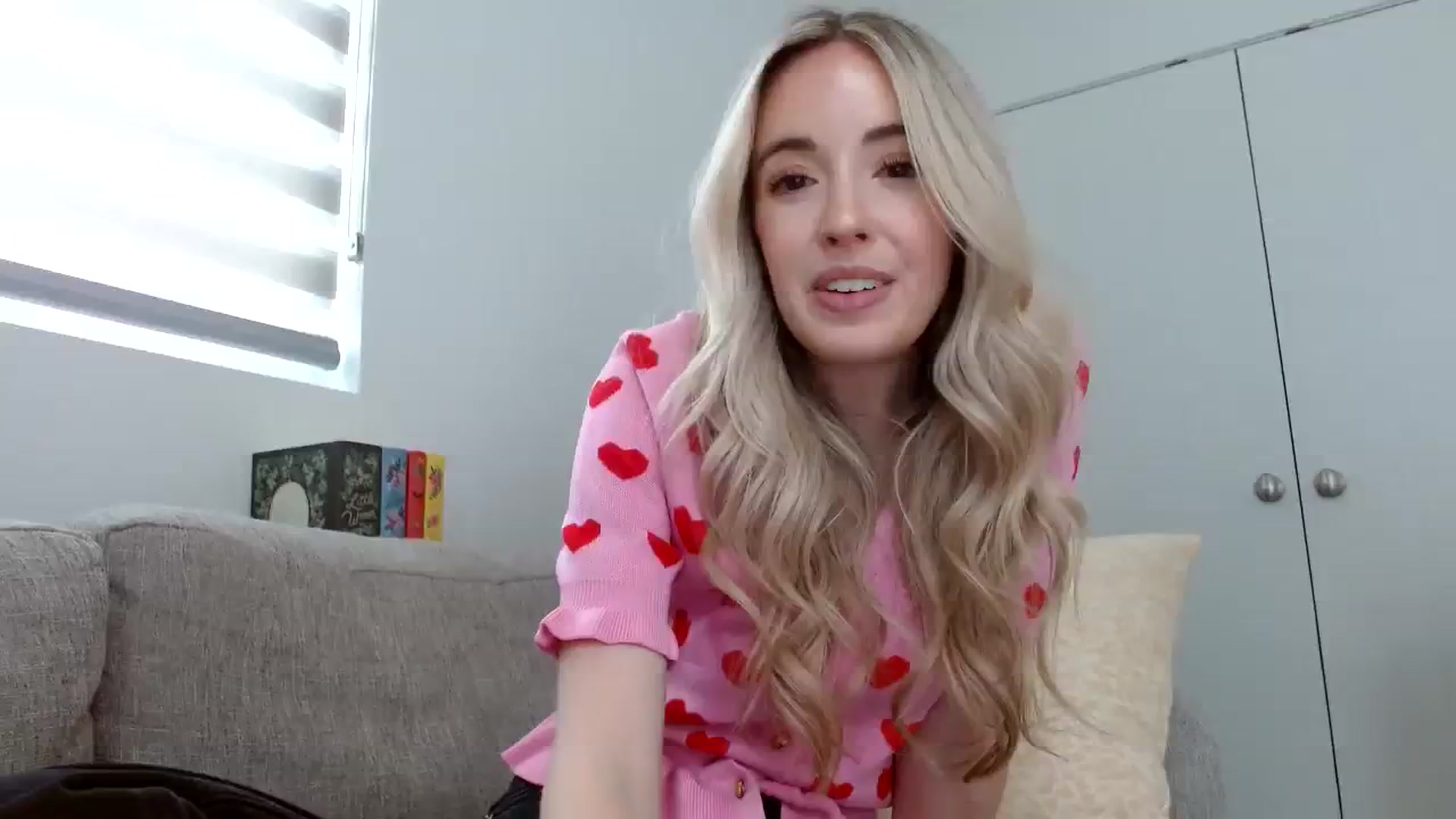 Gallery image thumbnail from Vegansoda's myfreecams stream on, 02/19/2024, 20:56 image 5 of 20