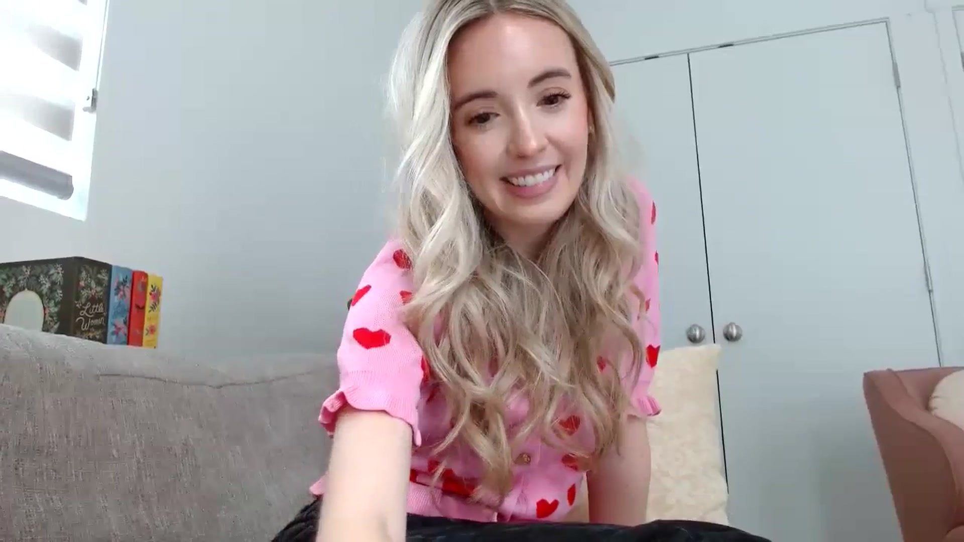 Gallery image thumbnail from Vegansoda's myfreecams stream on, 02/19/2024, 20:56 image 8 of 20