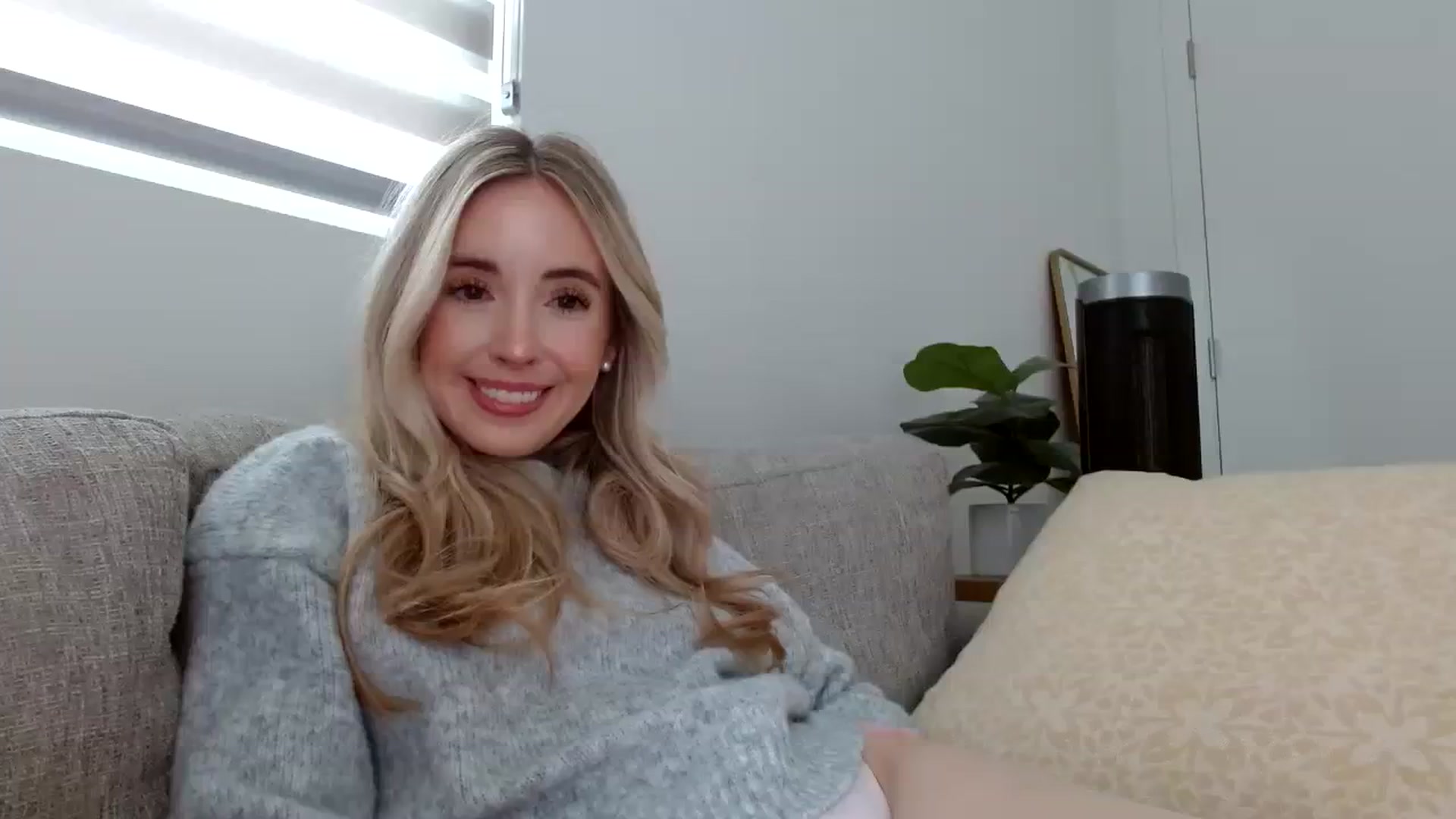 Gallery image thumbnail from Vegansoda's myfreecams stream on, 02/20/2024, 23:12 image 6 of 20