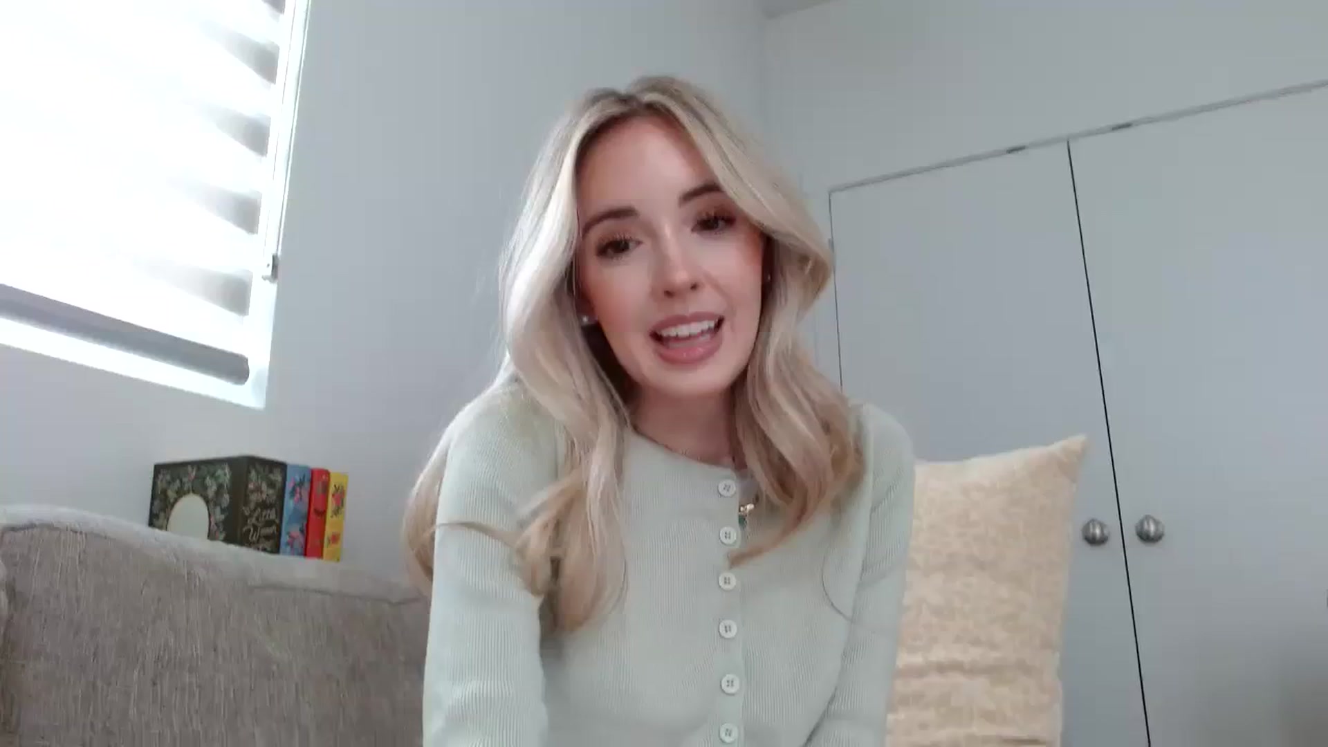 Gallery image thumbnail from Vegansoda's myfreecams stream on, 02/21/2024, 21:30 image 3 of 20