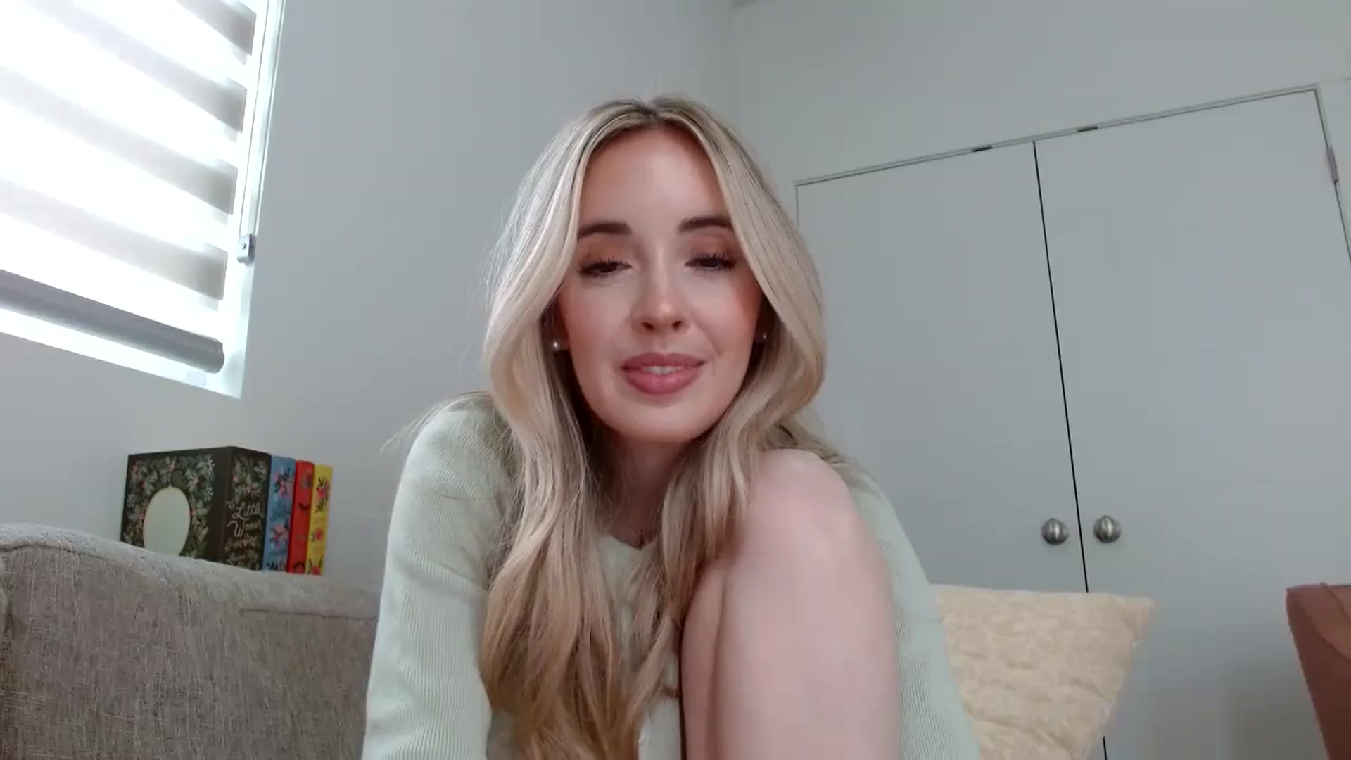 Gallery image thumbnail from Vegansoda's myfreecams stream on, 02/21/2024, 22:19 image 10 of 20