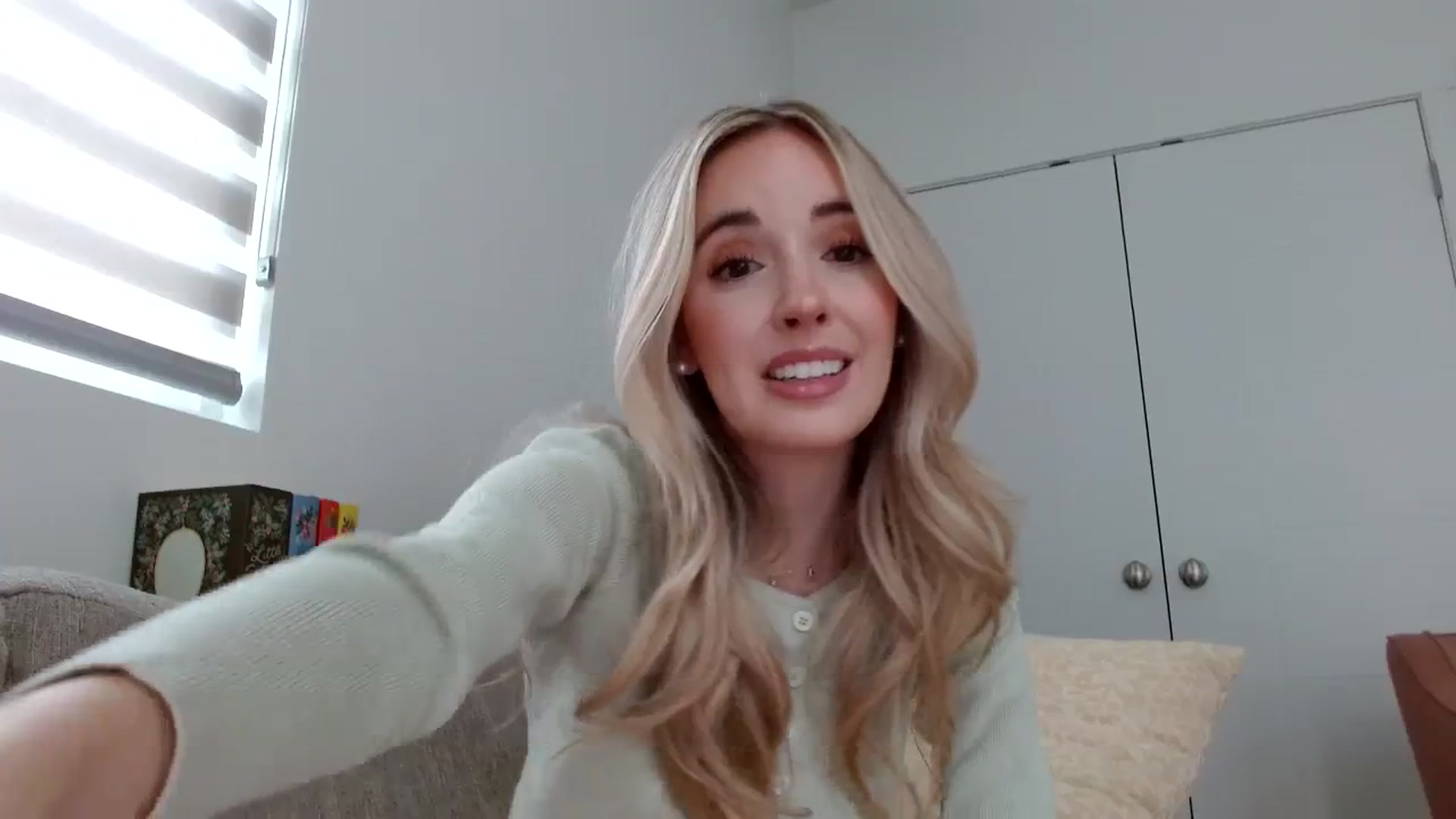 Gallery image thumbnail from Vegansoda's myfreecams stream on, 02/21/2024, 22:19 image 11 of 20