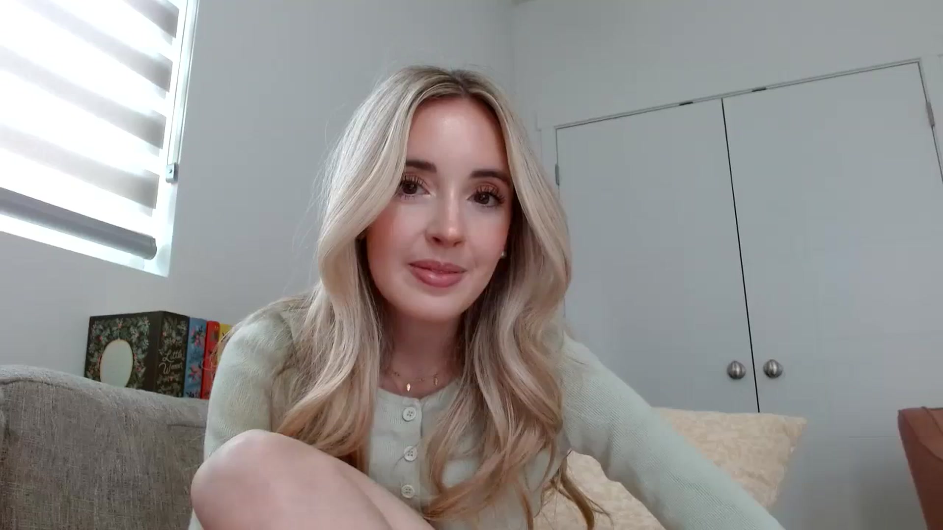 Gallery image thumbnail from Vegansoda's myfreecams stream on, 02/21/2024, 22:19 image 9 of 20