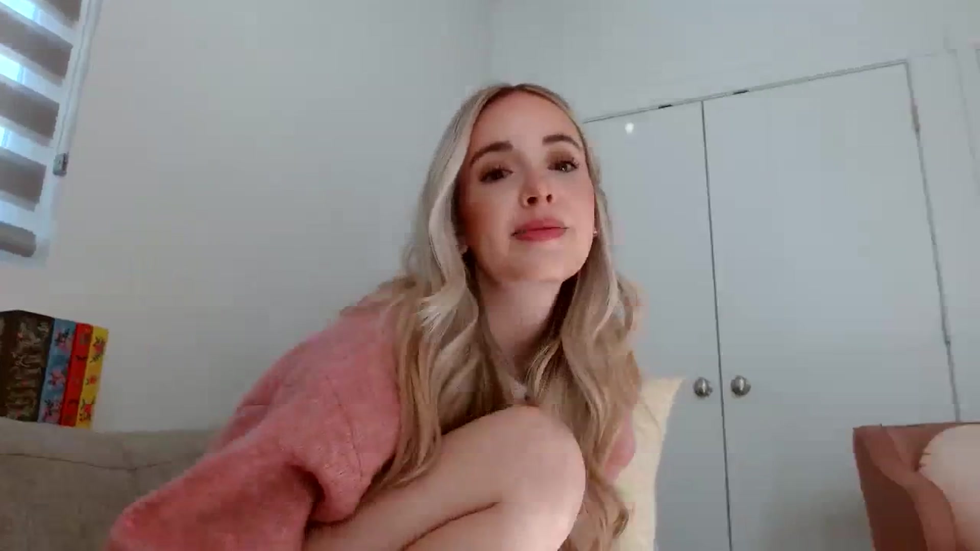 Gallery image thumbnail from Vegansoda's myfreecams stream on, 02/25/2024, 22:09 image 12 of 20