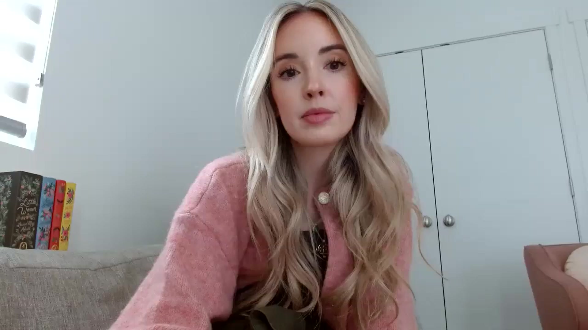 Gallery image thumbnail from Vegansoda's myfreecams stream on, 02/27/2024, 21:24 image 15 of 20