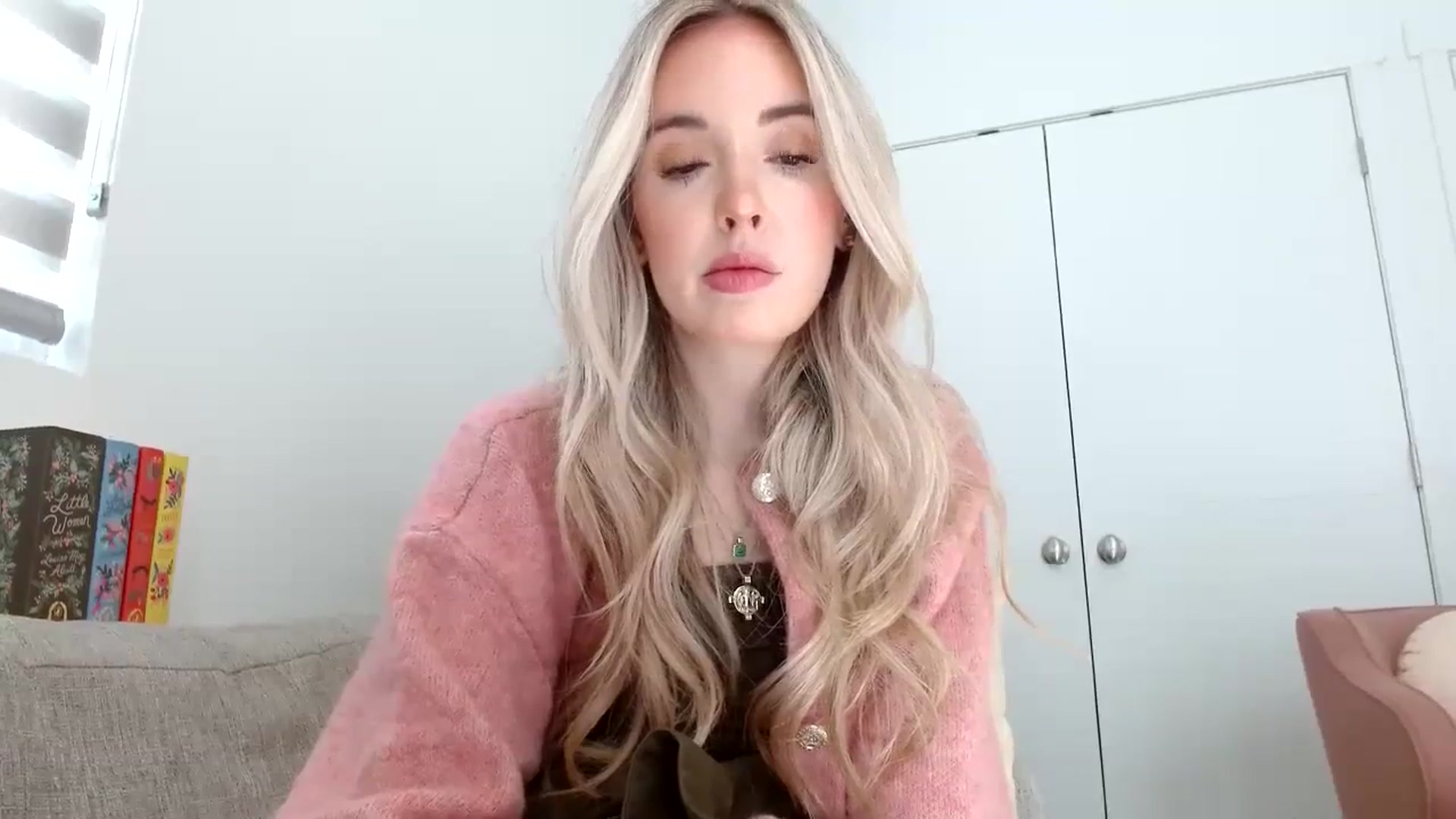 Gallery image thumbnail from Vegansoda's myfreecams stream on, 02/27/2024, 21:24 image 10 of 20