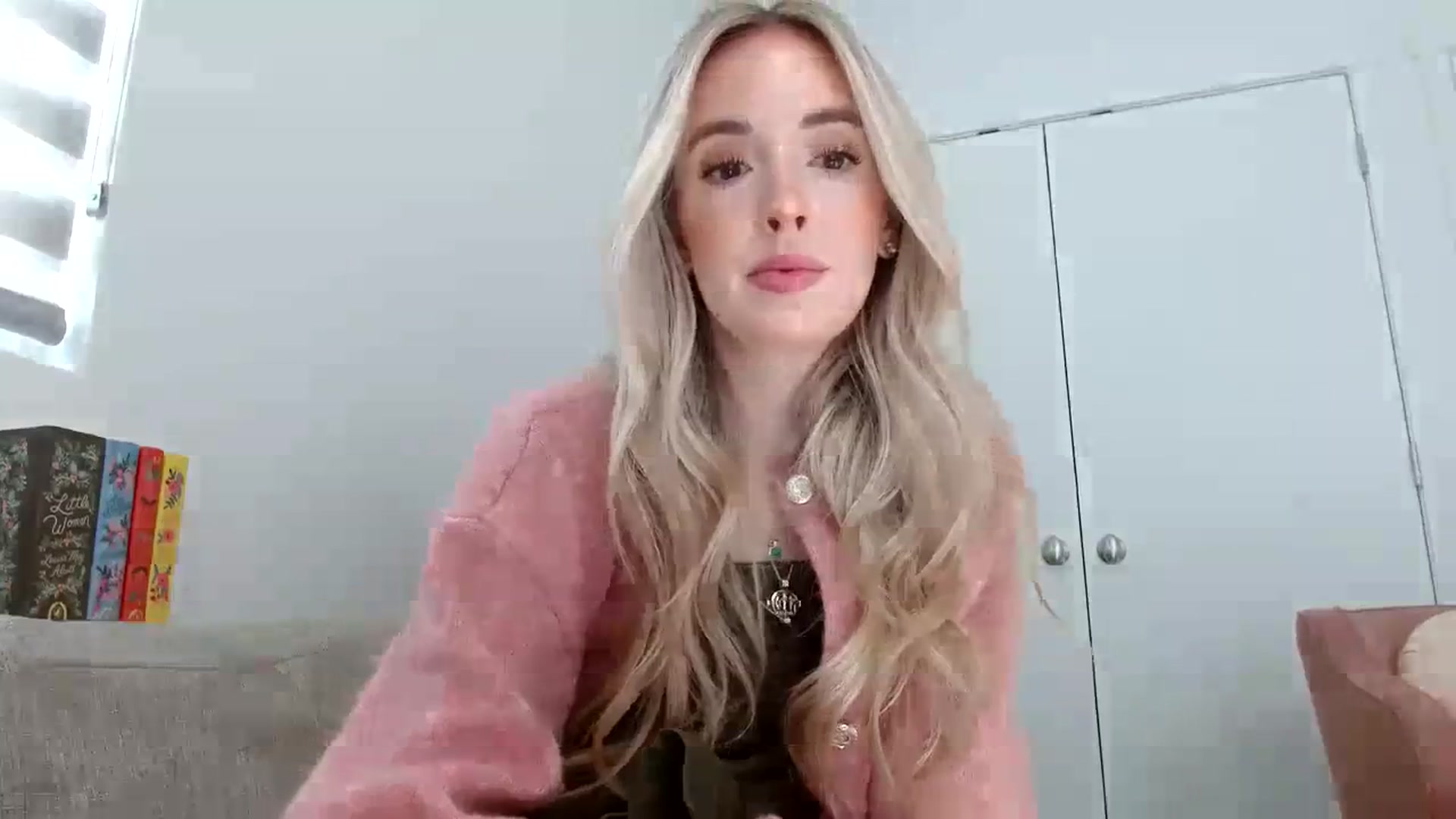 Gallery image thumbnail from Vegansoda's myfreecams stream on, 02/27/2024, 21:24 image 6 of 20