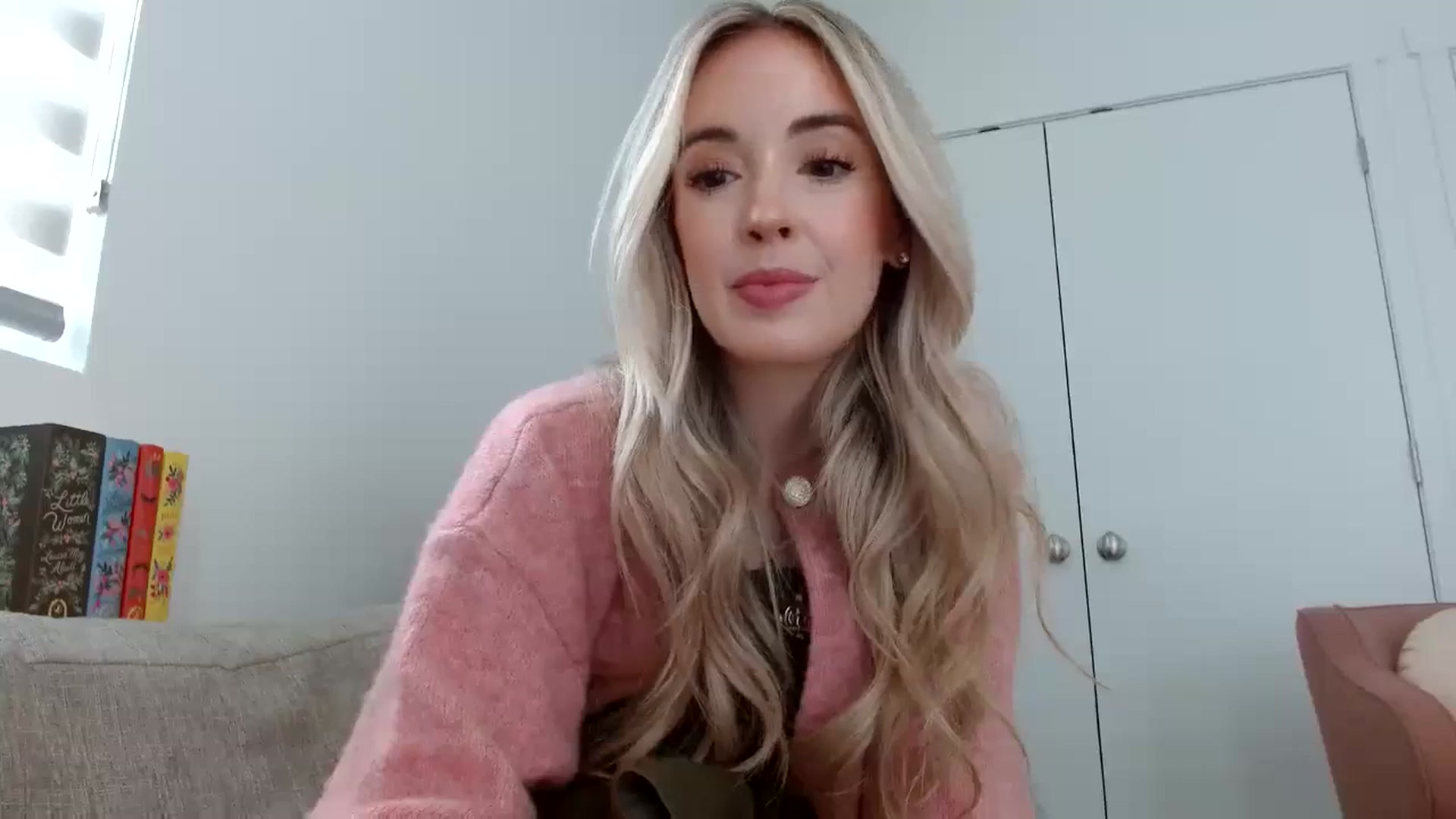Gallery image thumbnail from Vegansoda's myfreecams stream on, 02/27/2024, 21:24 image 13 of 20
