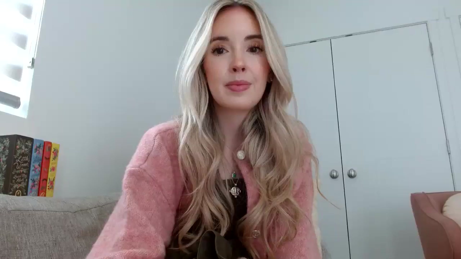 Gallery image thumbnail from Vegansoda's myfreecams stream on, 02/27/2024, 21:24 image 12 of 20