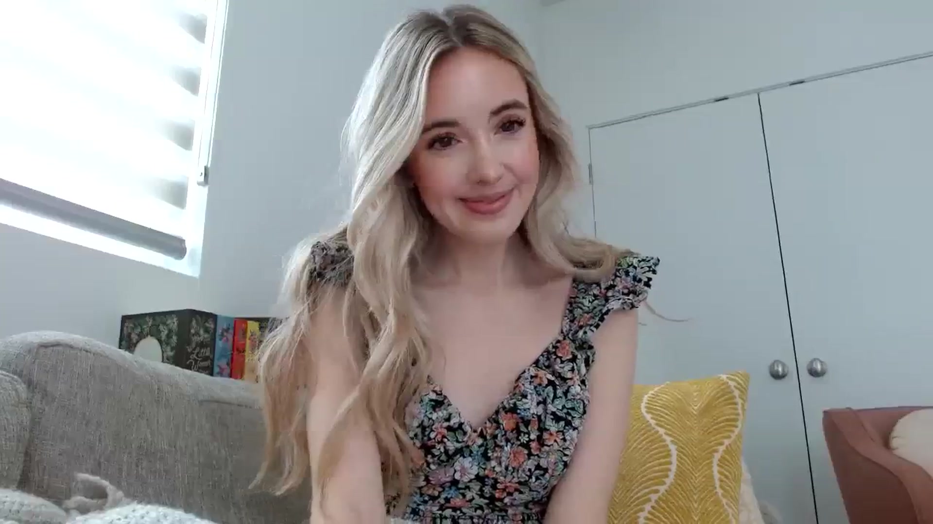 Gallery image thumbnail from Vegansoda's myfreecams stream on, 03/04/2024, 20:23 image 15 of 20