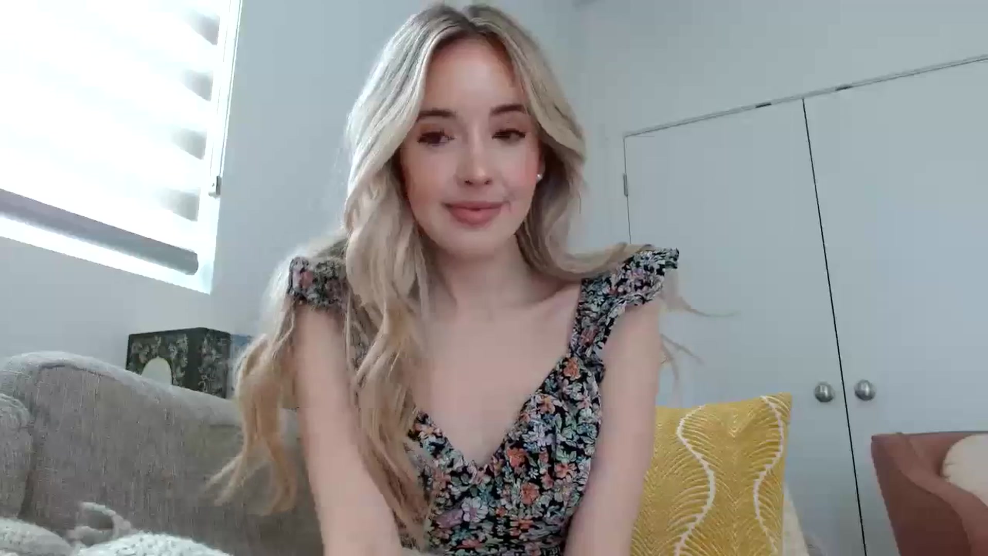 Gallery image thumbnail from Vegansoda's myfreecams stream on, 03/04/2024, 20:23 image 14 of 20