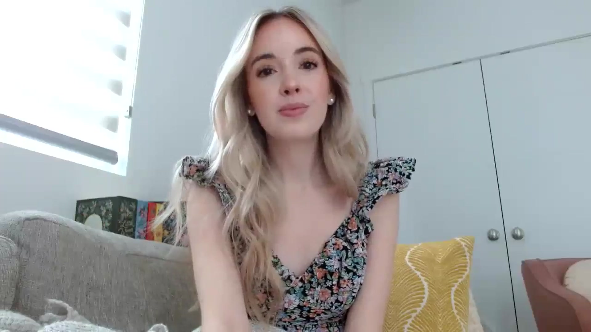 Gallery image thumbnail from Vegansoda's myfreecams stream on, 03/04/2024, 20:23 image 3 of 20