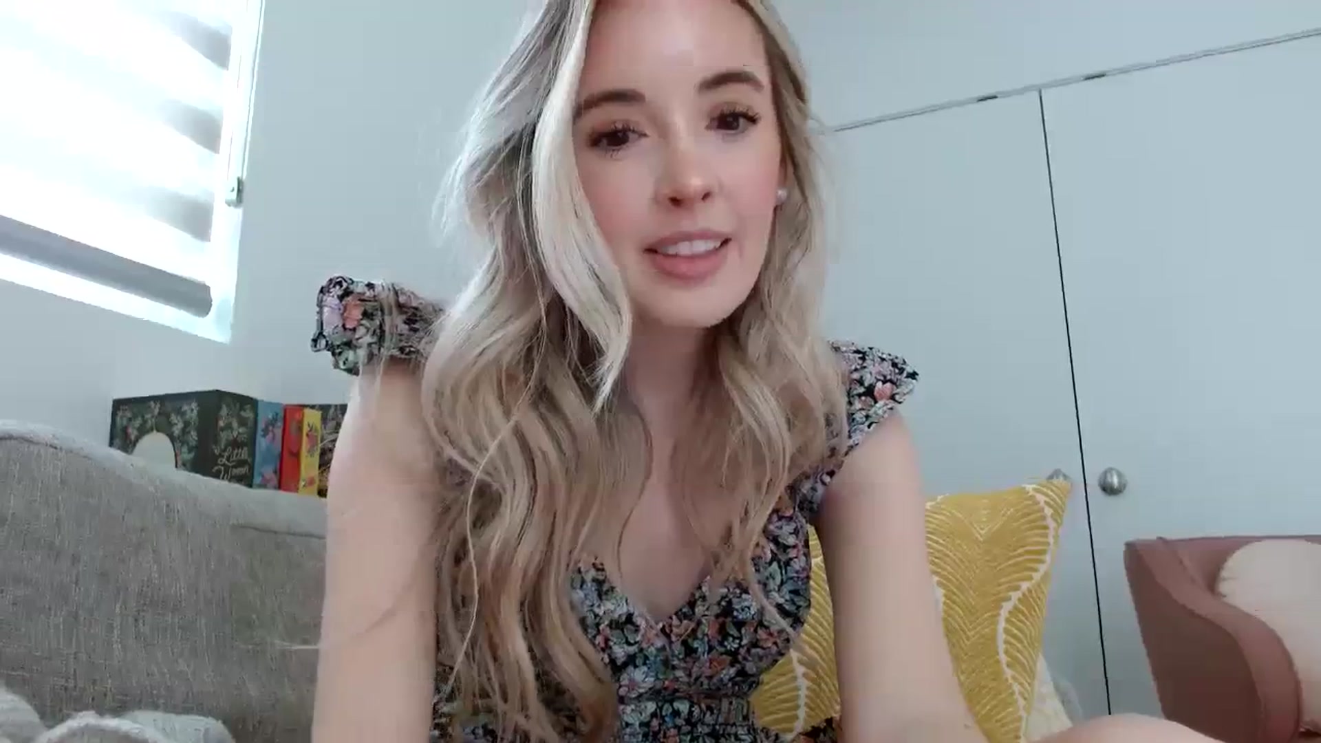 Gallery image thumbnail from Vegansoda's myfreecams stream on, 03/04/2024, 21:57 image 6 of 20