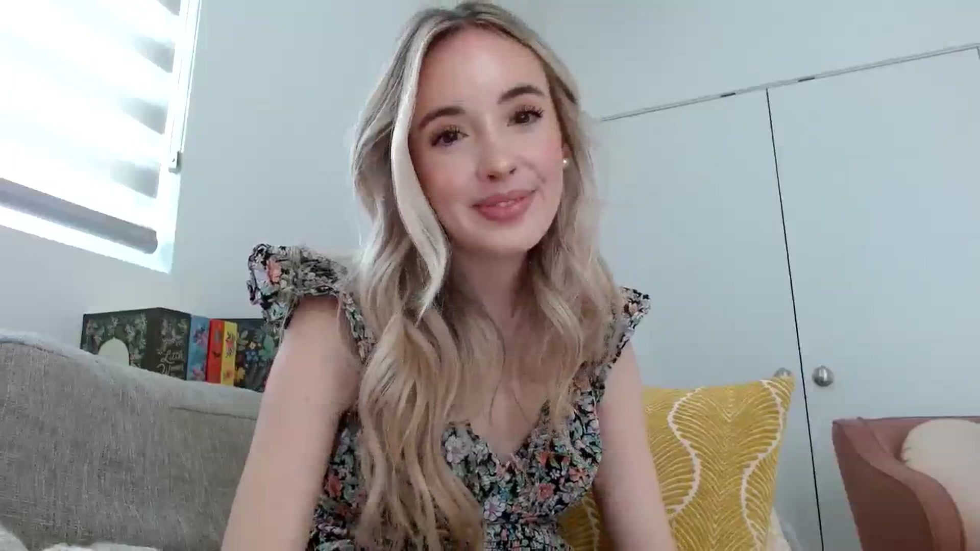 Gallery image thumbnail from Vegansoda's myfreecams stream on, 03/04/2024, 21:57 image 9 of 20