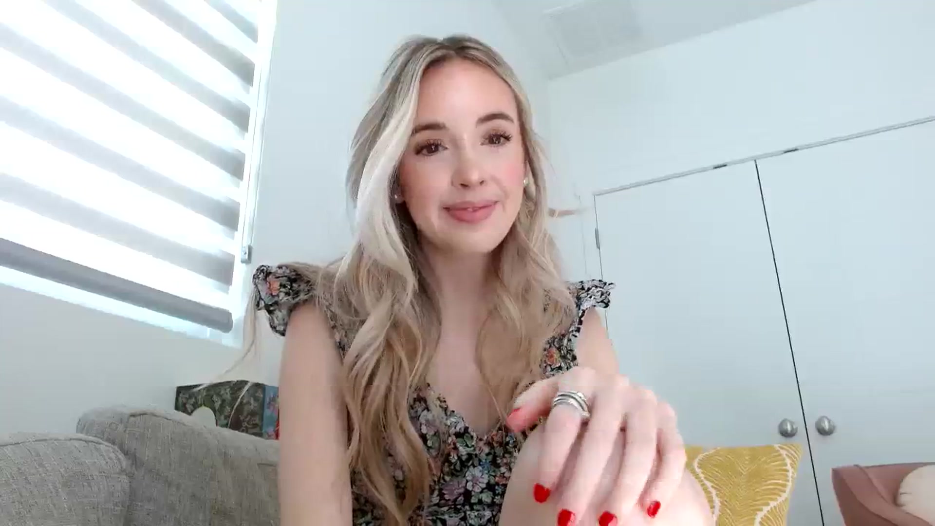 Gallery image thumbnail from Vegansoda's myfreecams stream on, 03/04/2024, 21:57 image 3 of 20