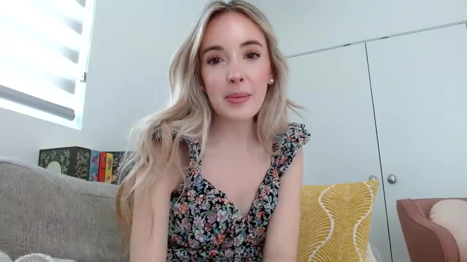 Gallery image thumbnail from Vegansoda's myfreecams stream on, 03/04/2024, 21:57 image 10 of 20