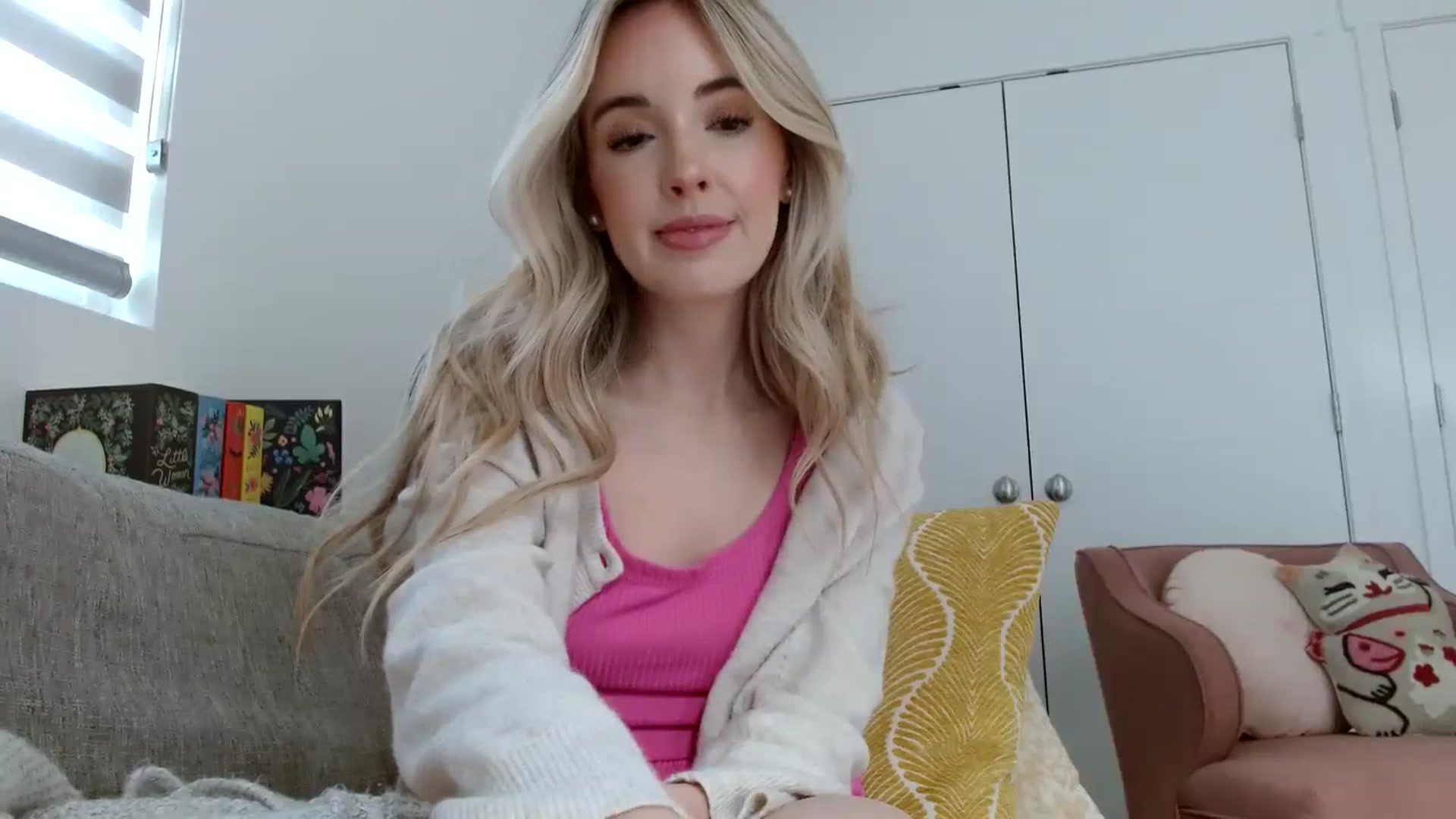 Gallery image thumbnail from Vegansoda's myfreecams stream on, 03/05/2024, 22:41 image 13 of 20