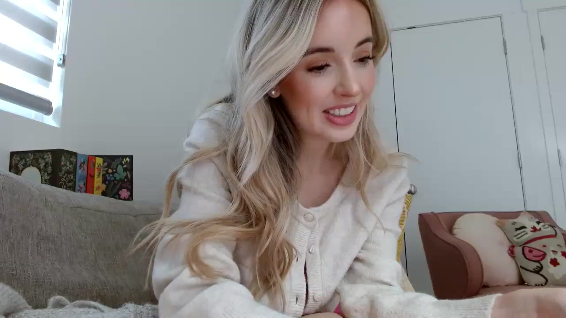 Gallery image thumbnail from Vegansoda's myfreecams stream on, 03/05/2024, 22:41 image 18 of 20