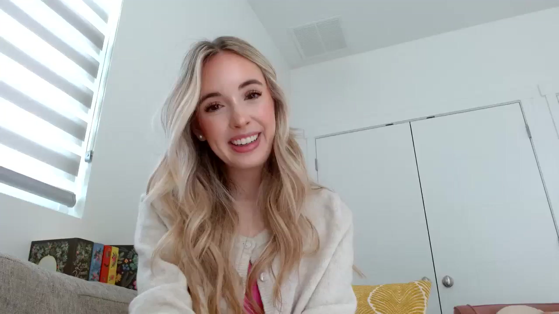 Gallery image thumbnail from Vegansoda's myfreecams stream on, 03/05/2024, 22:41 image 3 of 20
