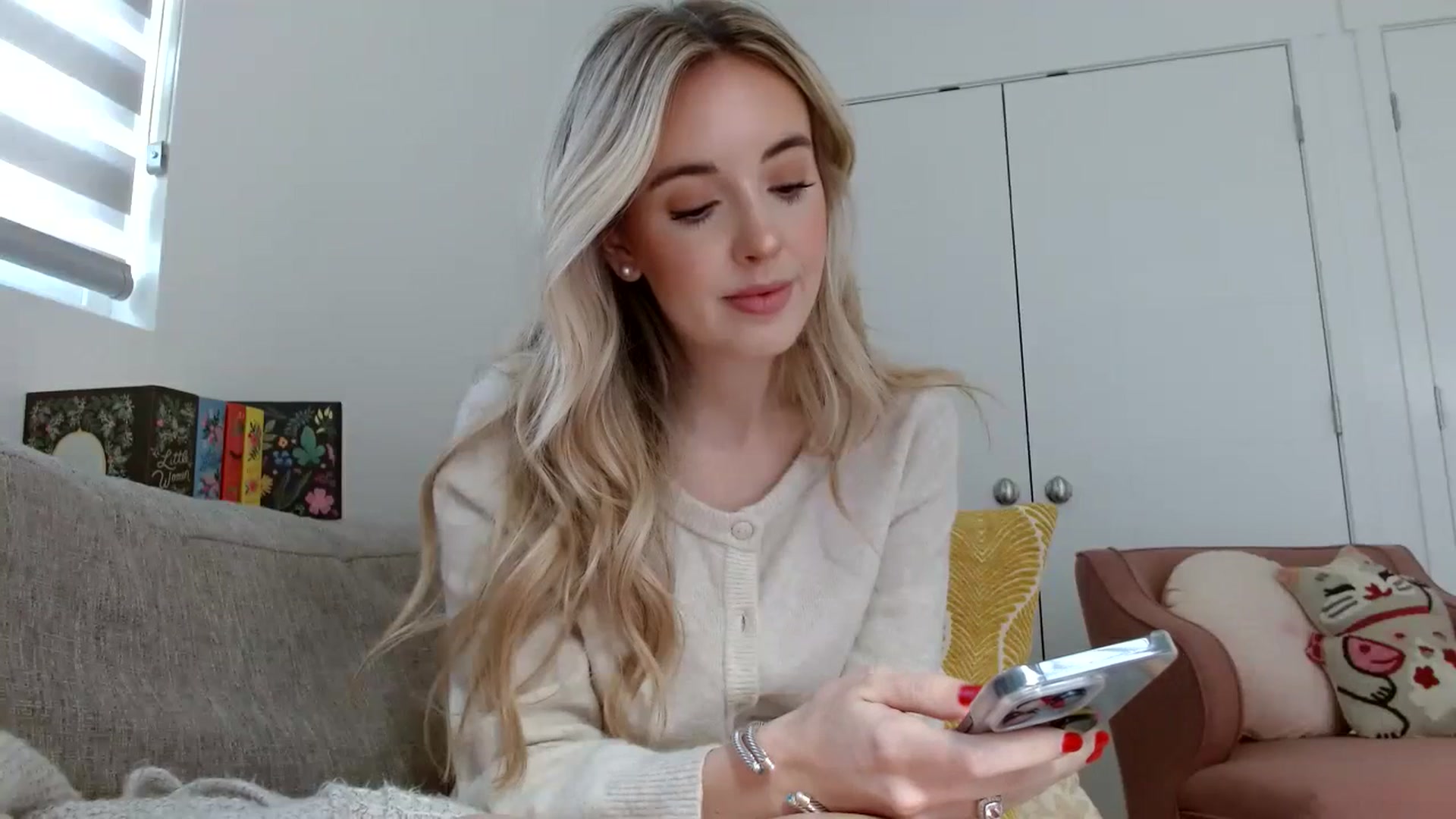 Gallery image thumbnail from Vegansoda's myfreecams stream on, 03/05/2024, 22:41 image 17 of 20