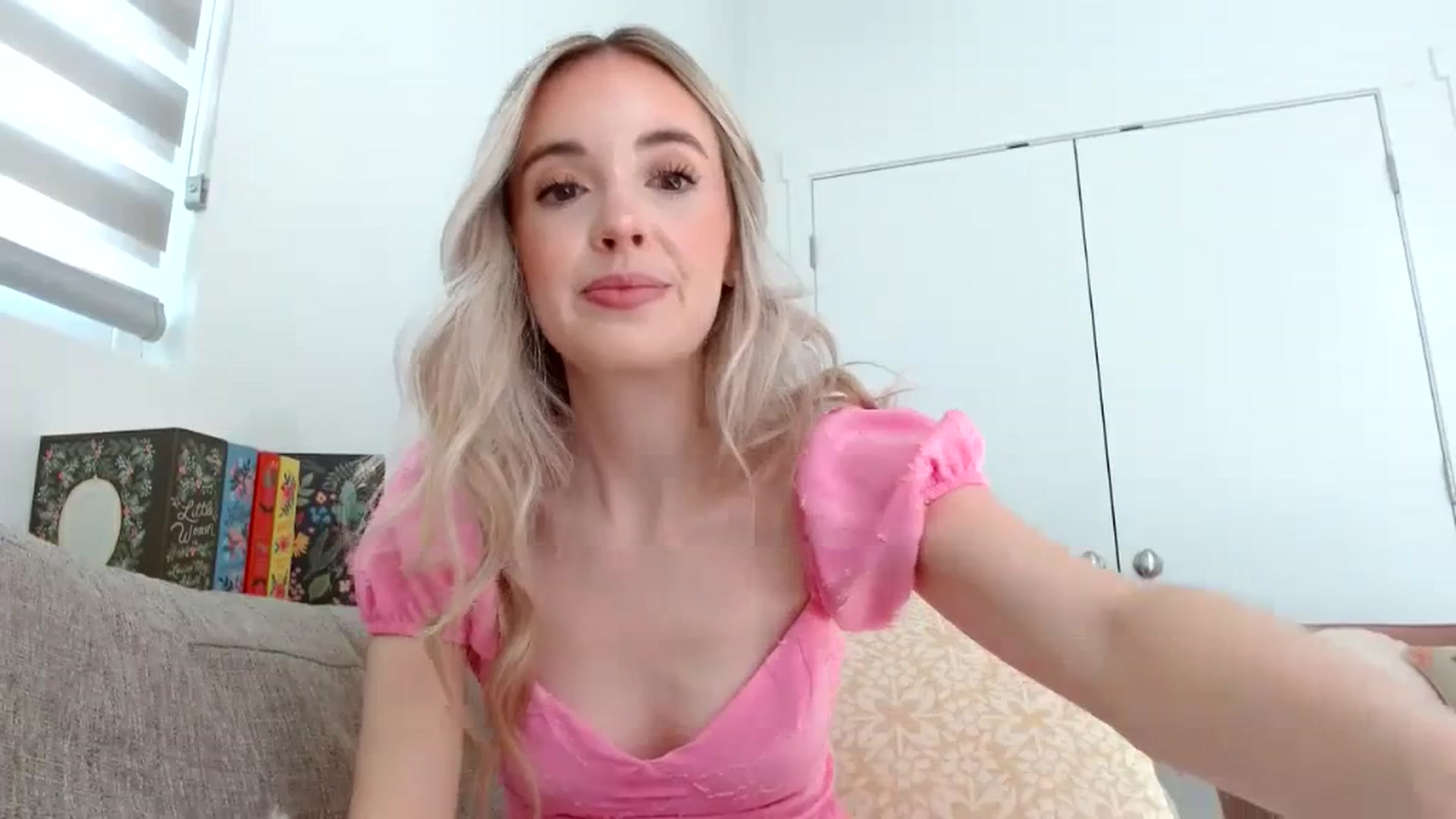 Gallery image thumbnail from Vegansoda's myfreecams stream on, 03/06/2024, 23:47 image 3 of 20