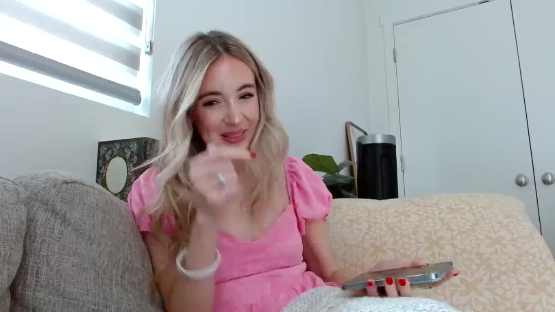 Gallery image thumbnail from Vegansoda's myfreecams stream on, 03/06/2024, 23:47 image 2 of 20