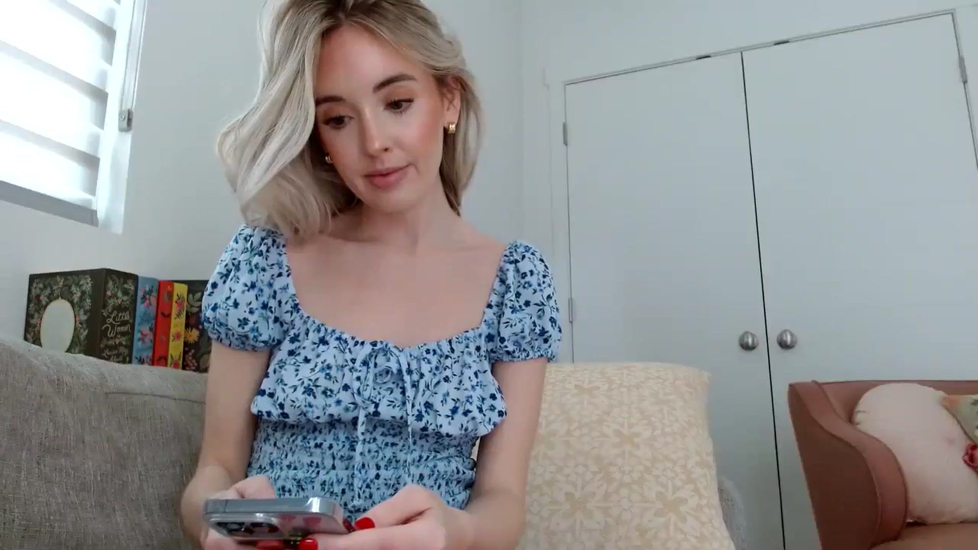 Gallery image thumbnail from Vegansoda's myfreecams stream on, 03/07/2024, 22:35 image 14 of 20