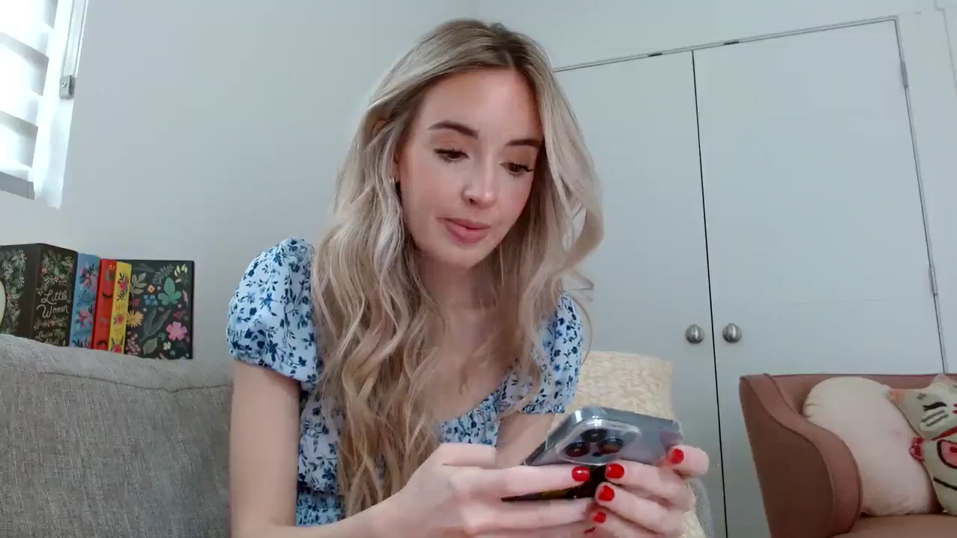 Gallery image thumbnail from Vegansoda's myfreecams stream on, 03/07/2024, 22:35 image 12 of 20