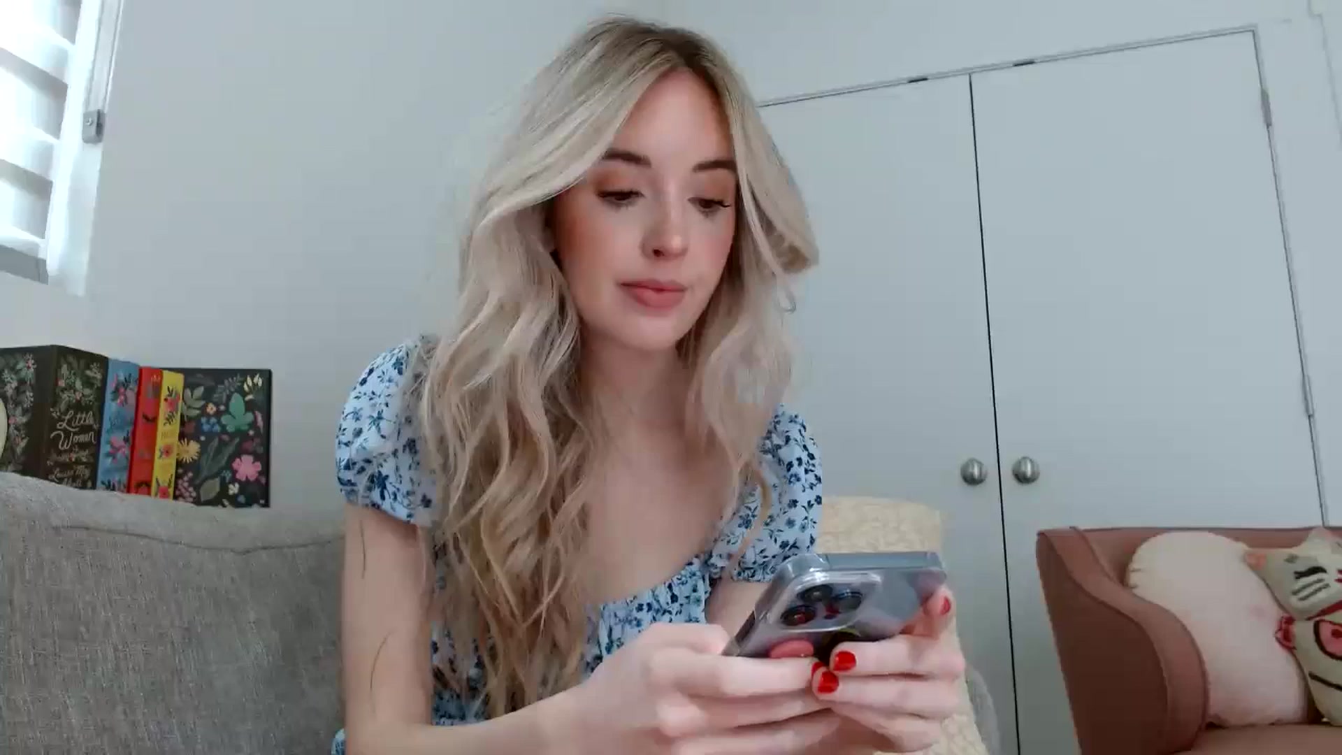 Gallery image thumbnail from Vegansoda's myfreecams stream on, 03/07/2024, 22:35 image 5 of 20