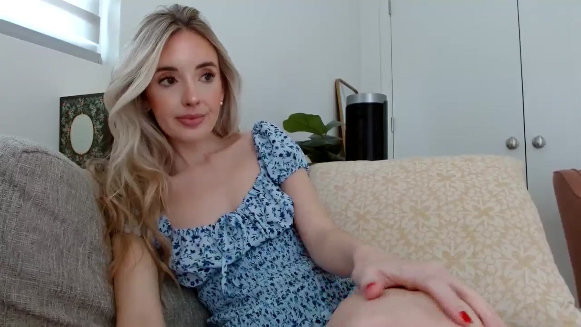 Gallery image thumbnail from Vegansoda's myfreecams stream on, 03/07/2024, 22:35 image 17 of 20