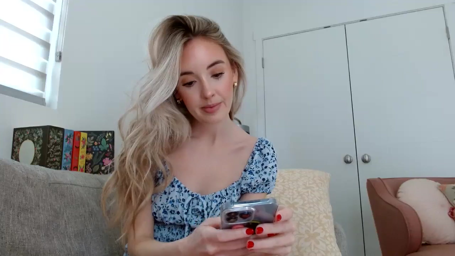 Gallery image thumbnail from Vegansoda's myfreecams stream on, 03/07/2024, 22:35 image 15 of 20