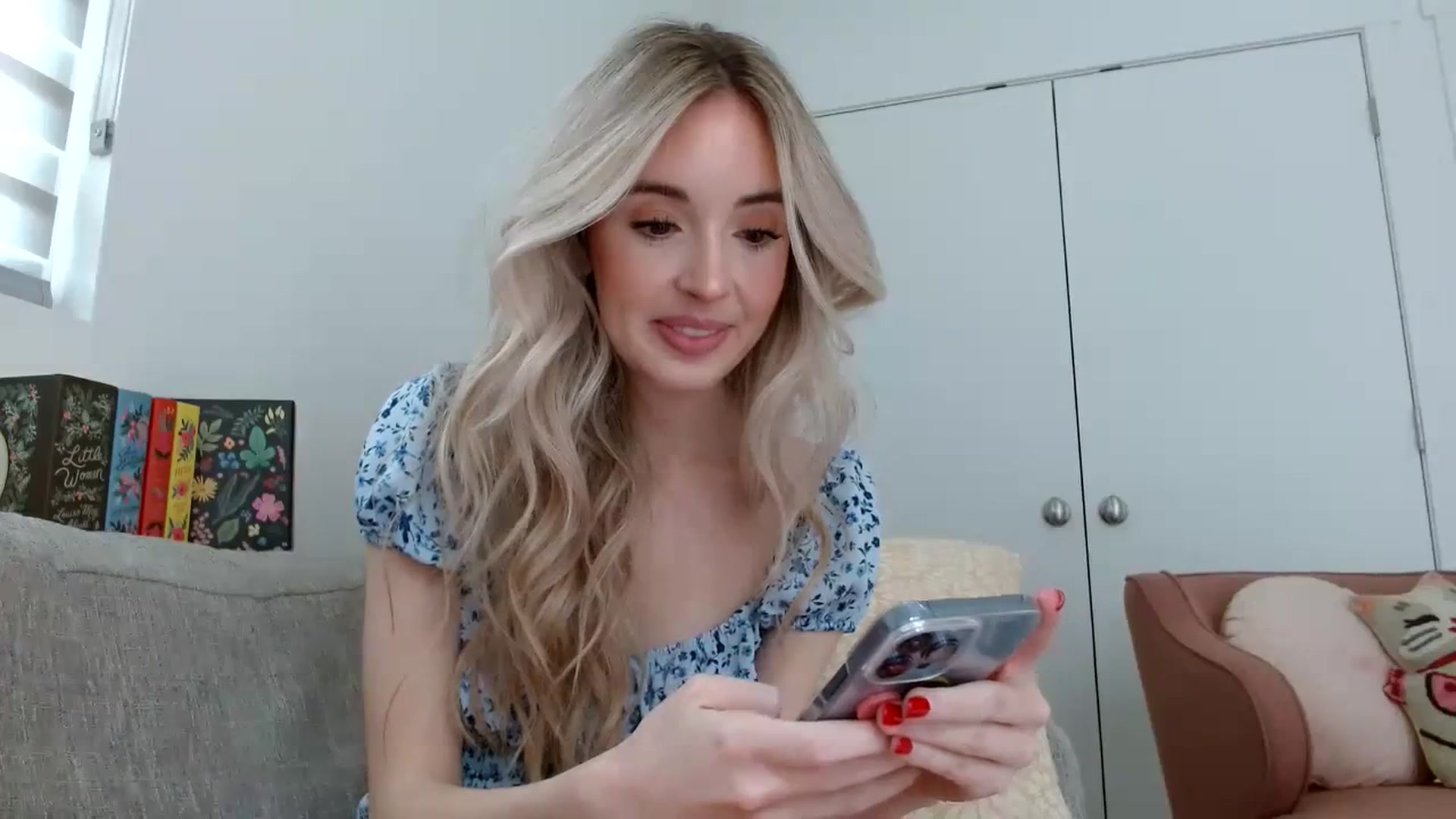 Gallery image thumbnail from Vegansoda's myfreecams stream on, 03/07/2024, 22:35 image 6 of 20