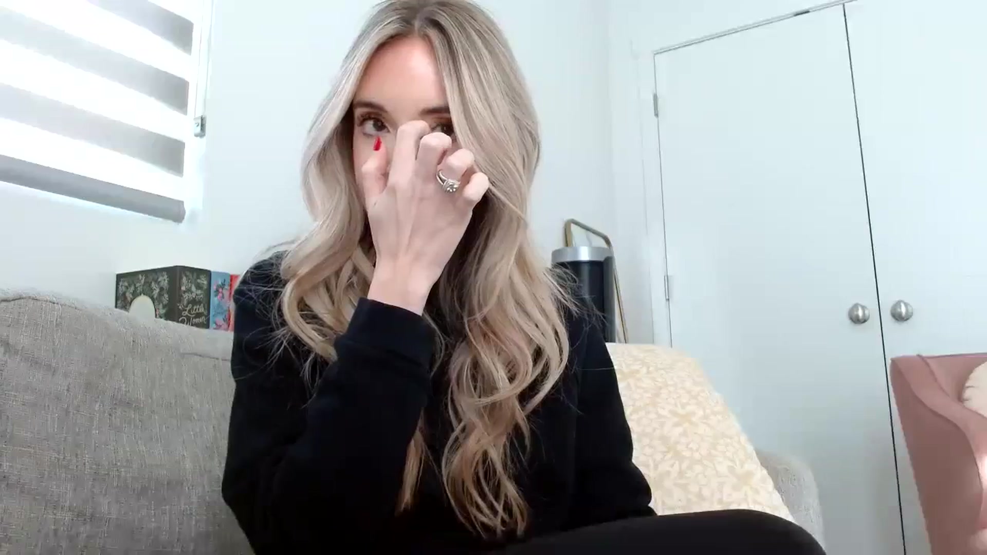 Gallery image thumbnail from Vegansoda's myfreecams stream on, 03/10/2024, 22:21 image 2 of 20