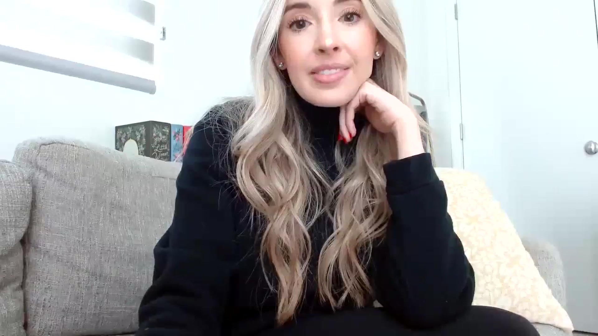 Gallery image thumbnail from Vegansoda's myfreecams stream on, 03/10/2024, 22:21 image 13 of 20