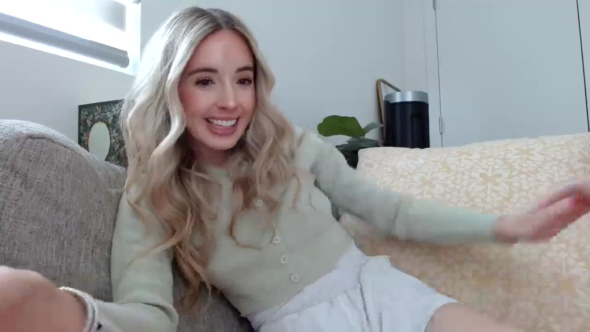 Gallery image thumbnail from Vegansoda's myfreecams stream on, 03/11/2024, 22:52 image 7 of 20